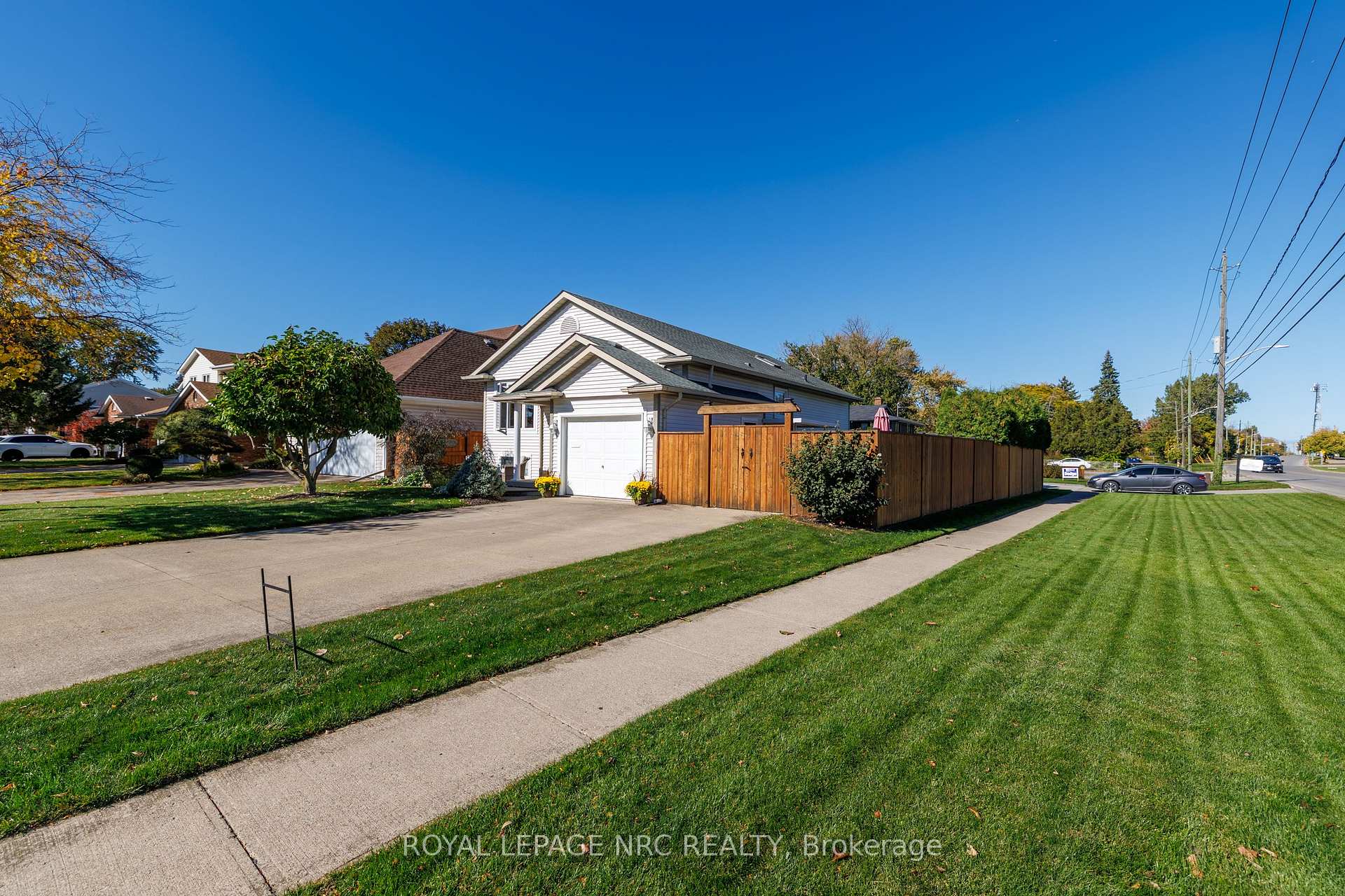 Photo 2 of 1 Bahama, St. Catharines, Bunting/Linwell — HOMEH