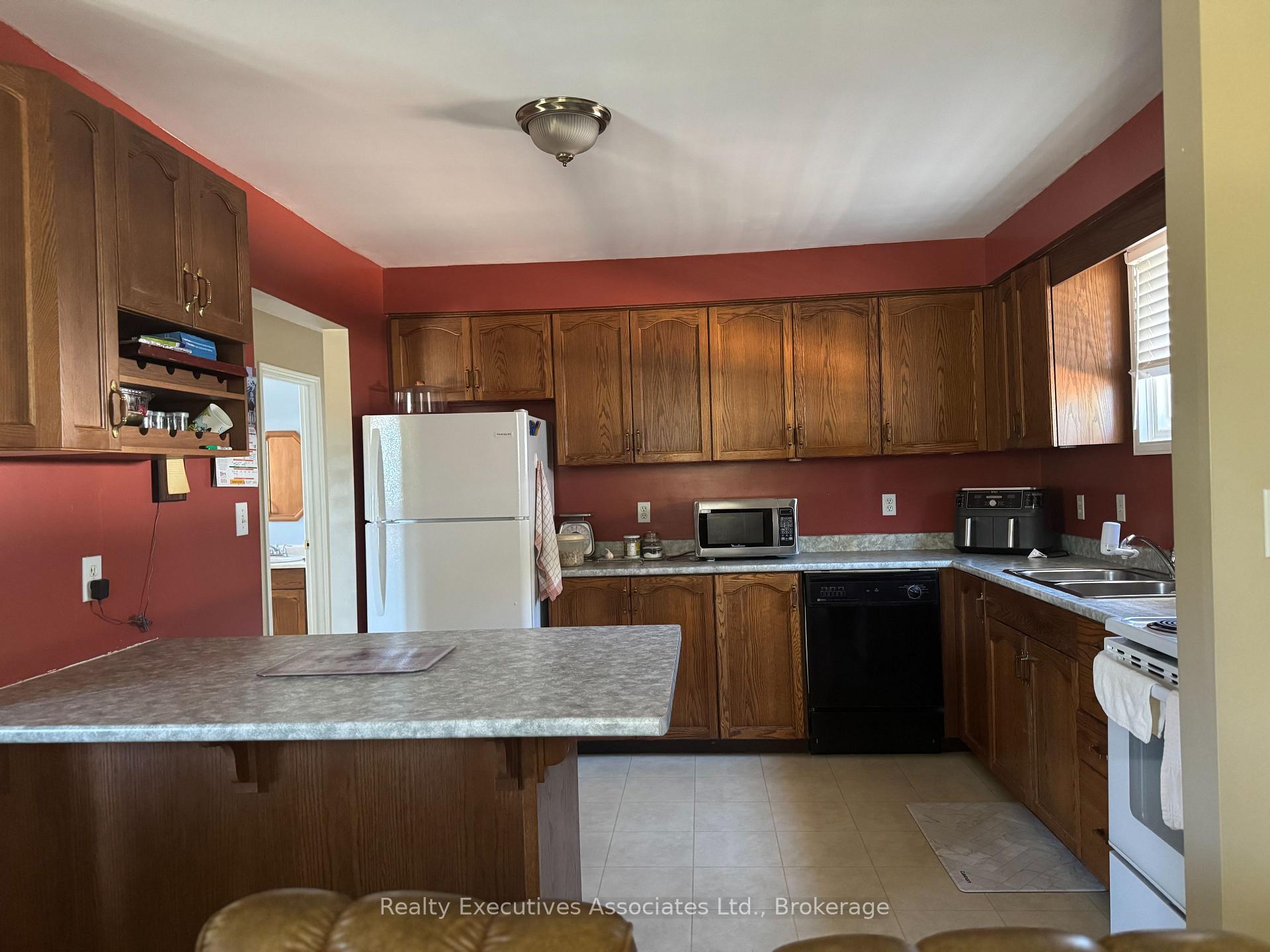 Photo 5 of 34 Gillin Road, Brantford, Brantwood Park — HOMEH