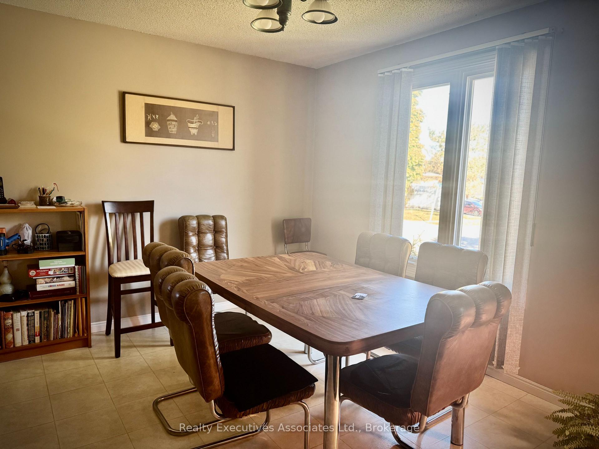 Photo 7 of 34 Gillin Road, Brantford, Brantwood Park — HOMEH