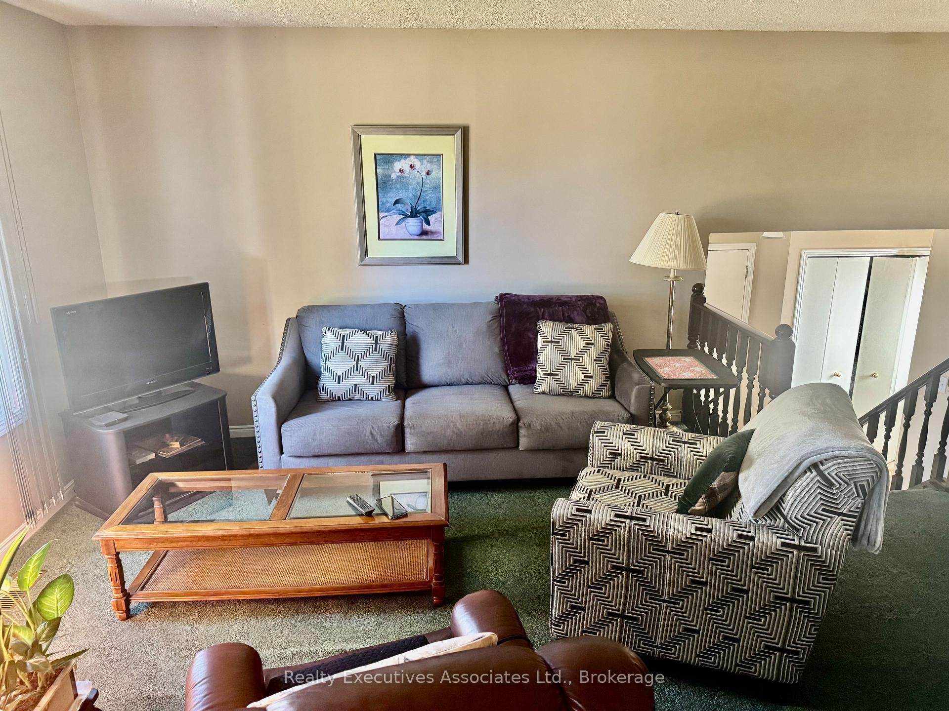 Photo 9 of 34 Gillin Road, Brantford, Brantwood Park — HOMEH
