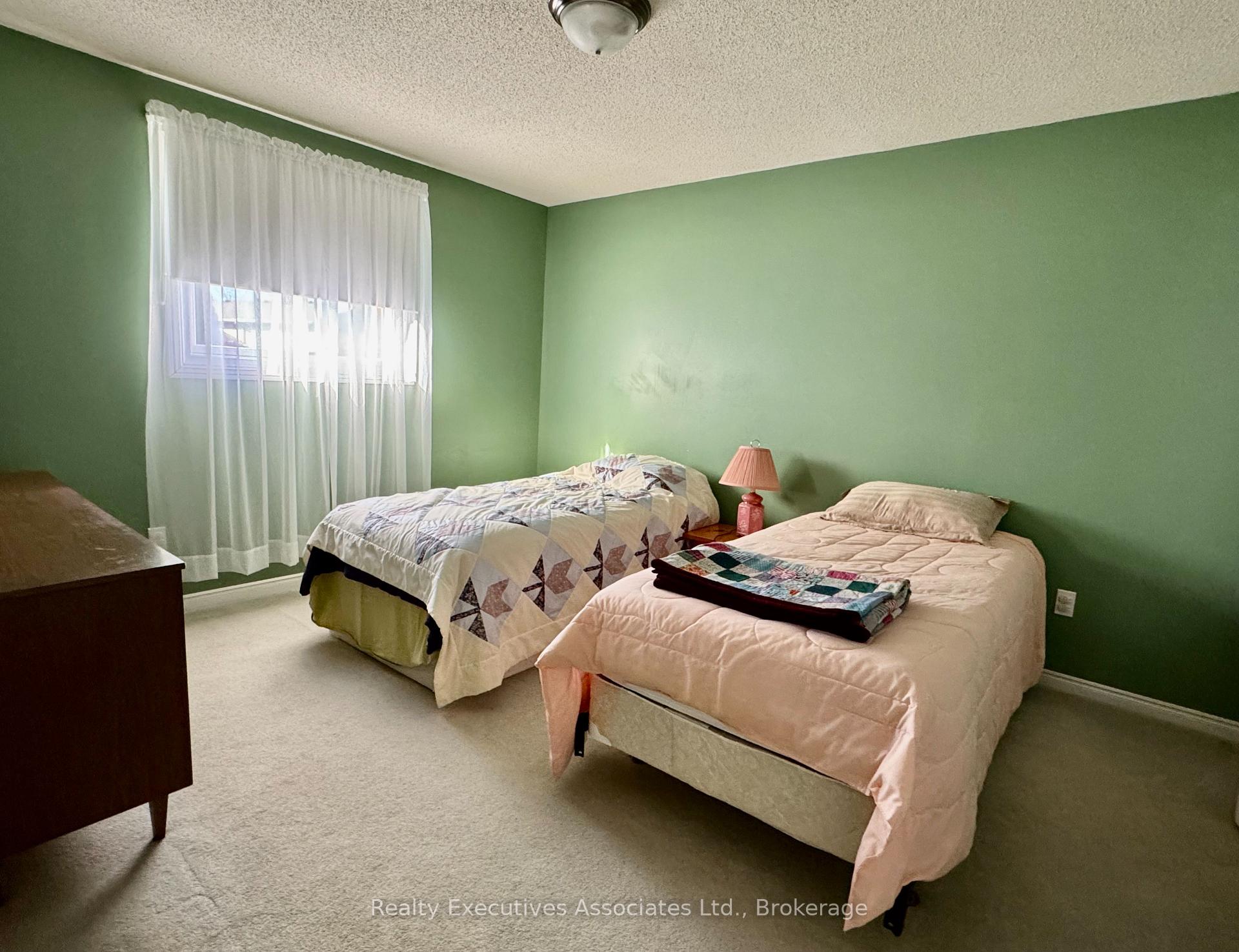Photo 10 of 34 Gillin Road, Brantford, Brantwood Park — HOMEH