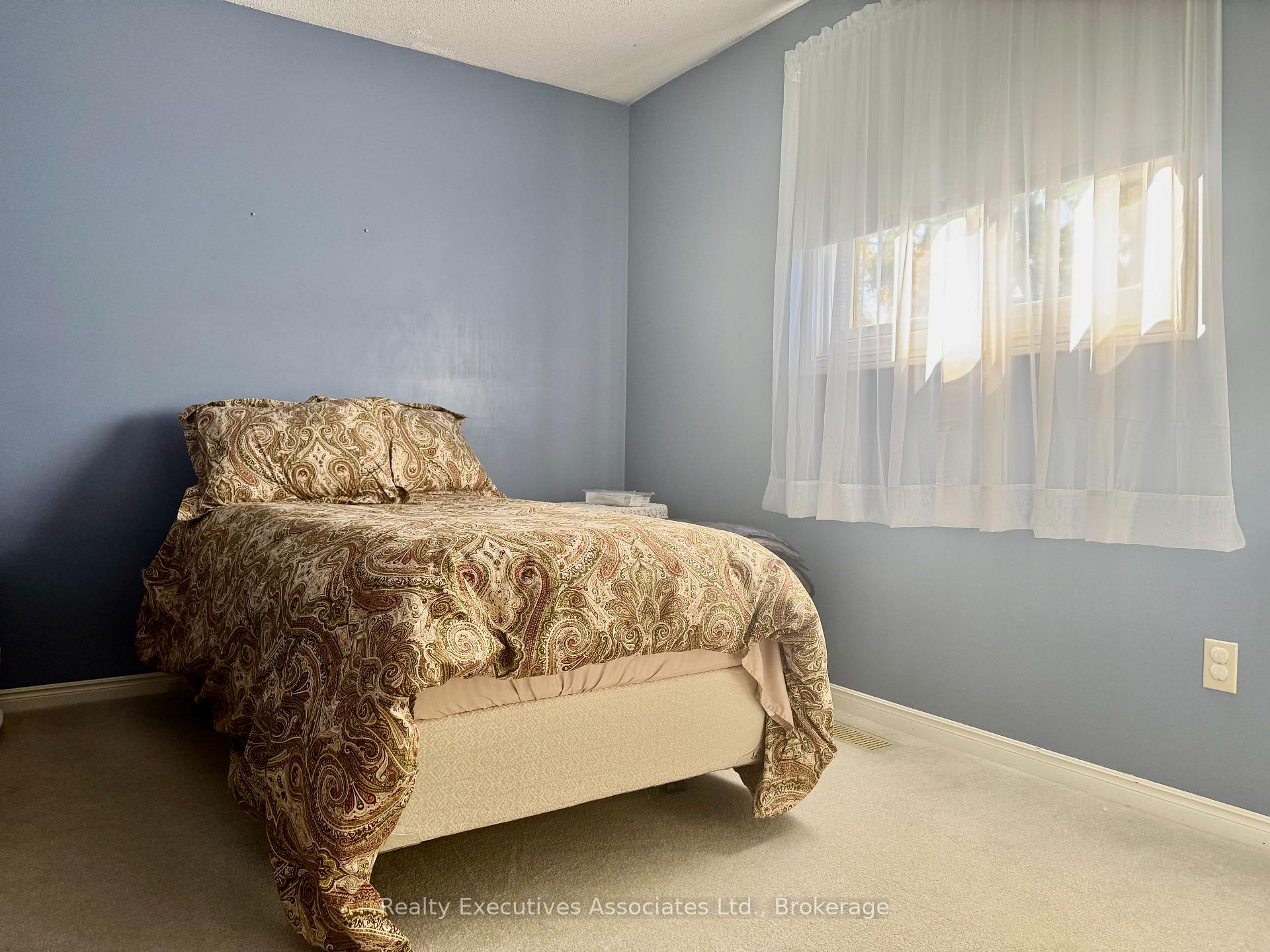 Photo 12 of 34 Gillin Road, Brantford, Brantwood Park — HOMEH