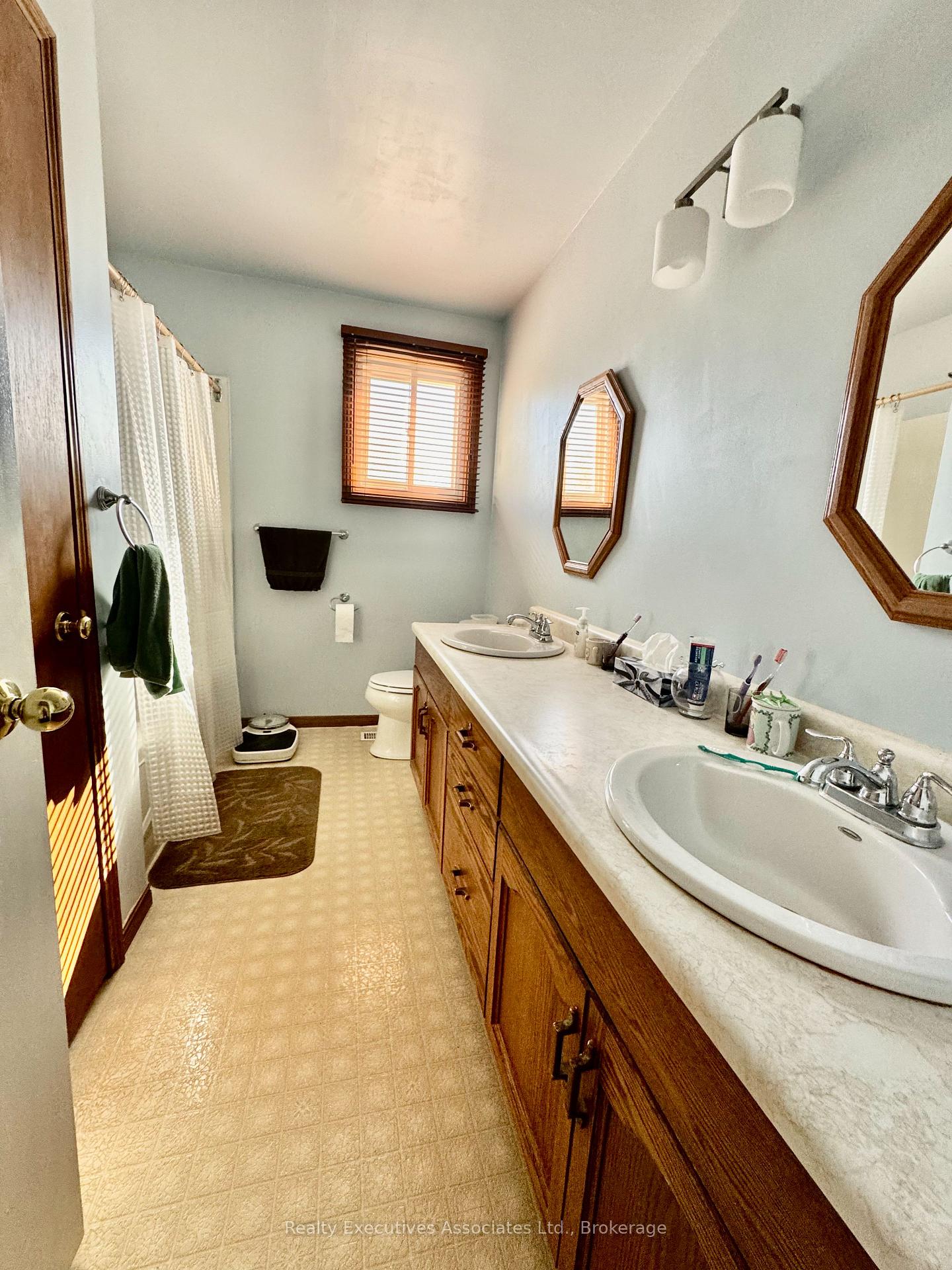 Photo 14 of 34 Gillin Road, Brantford, Brantwood Park — HOMEH