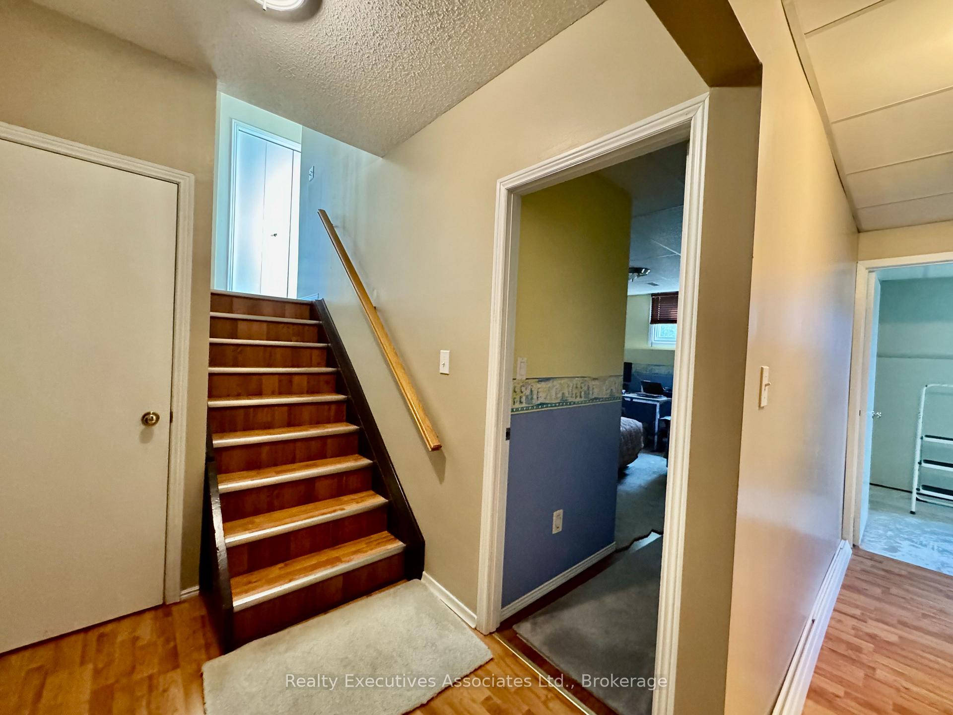 Photo 15 of 34 Gillin Road, Brantford, Brantwood Park — HOMEH