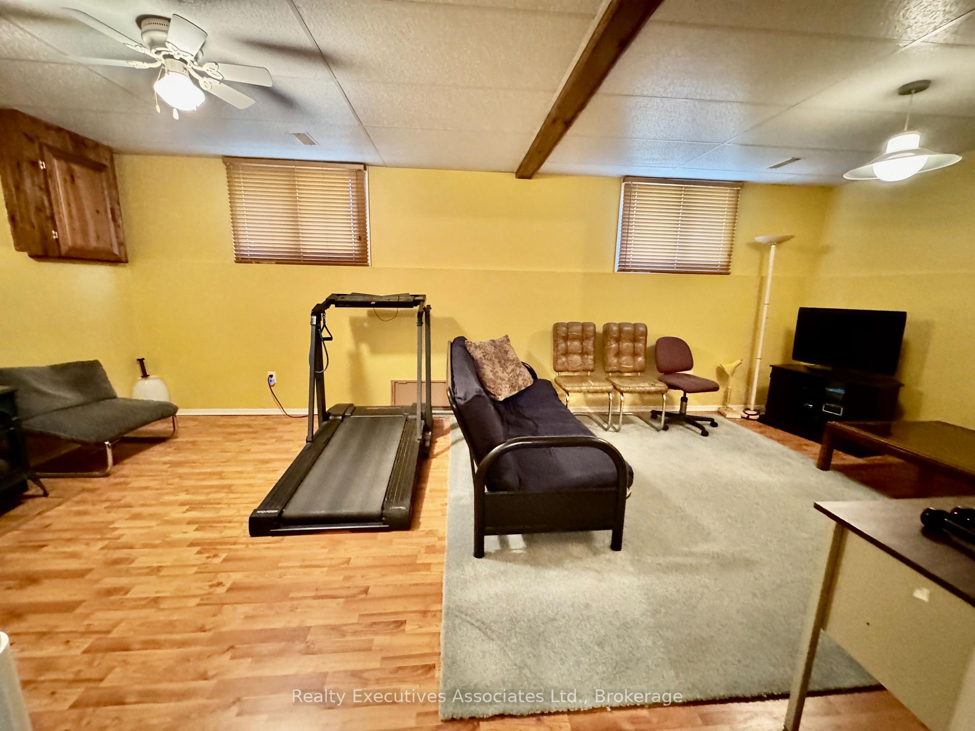 Photo 16 of 34 Gillin Road, Brantford, Brantwood Park — HOMEH
