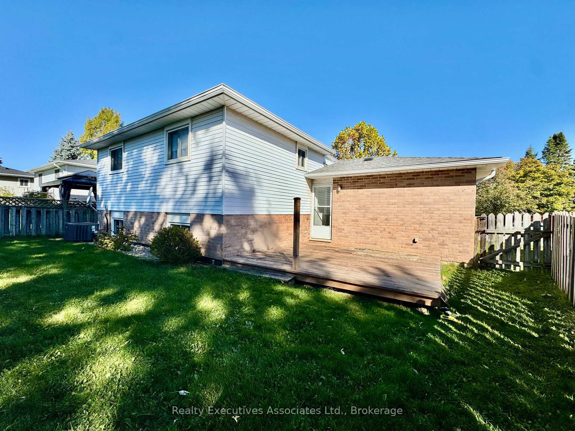 Photo 20 of 34 Gillin Road, Brantford, Brantwood Park — HOMEH