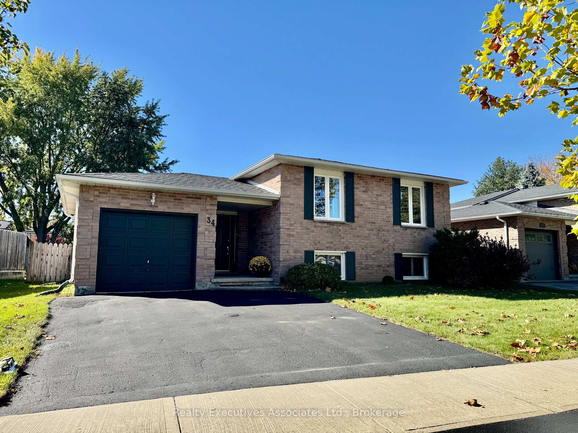 Photo 24 of 34 Gillin Road, Brantford, Brantwood Park — HOMEH