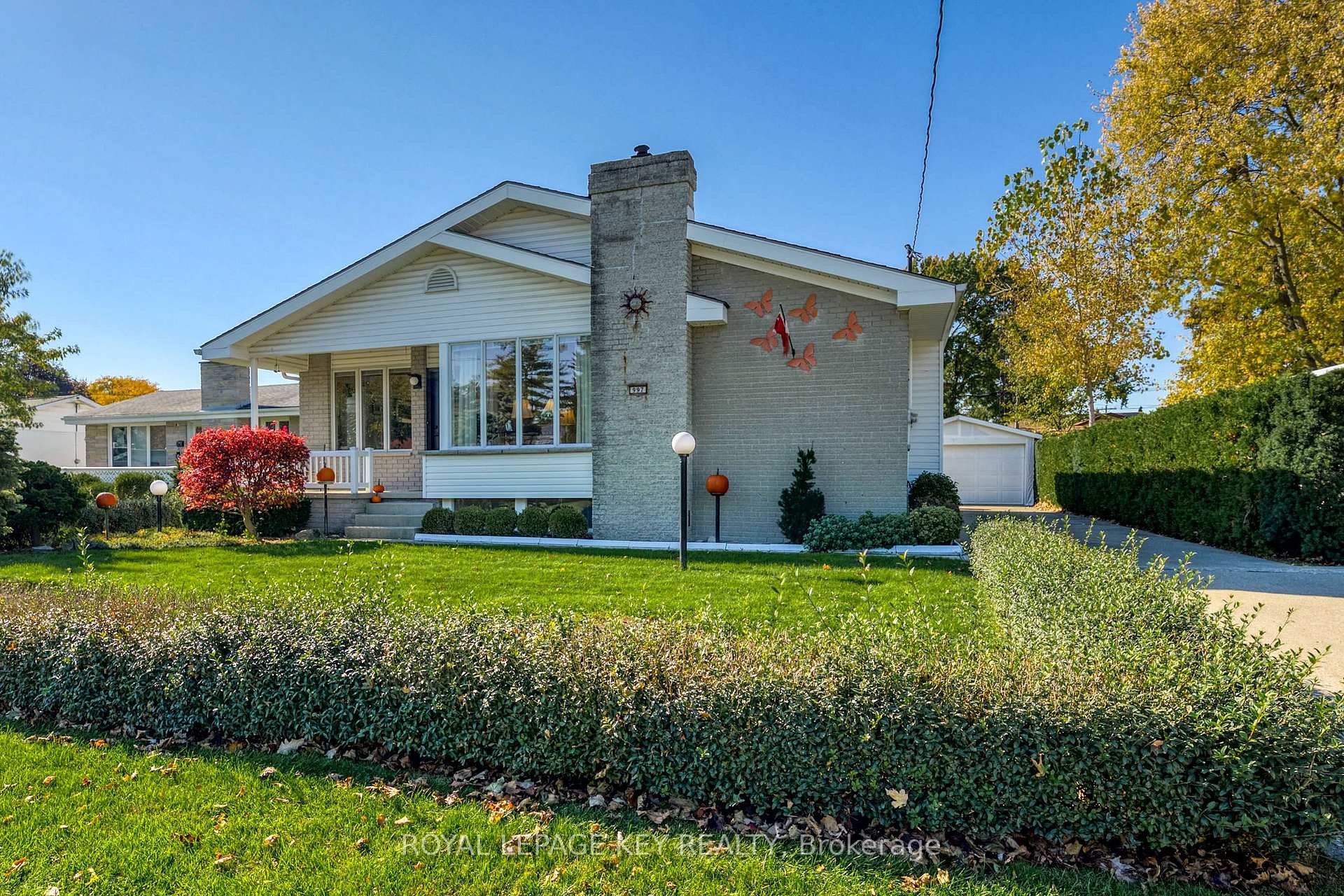 Photo 1 of 997 Hollands Avenue, Sarnia — HOMEH