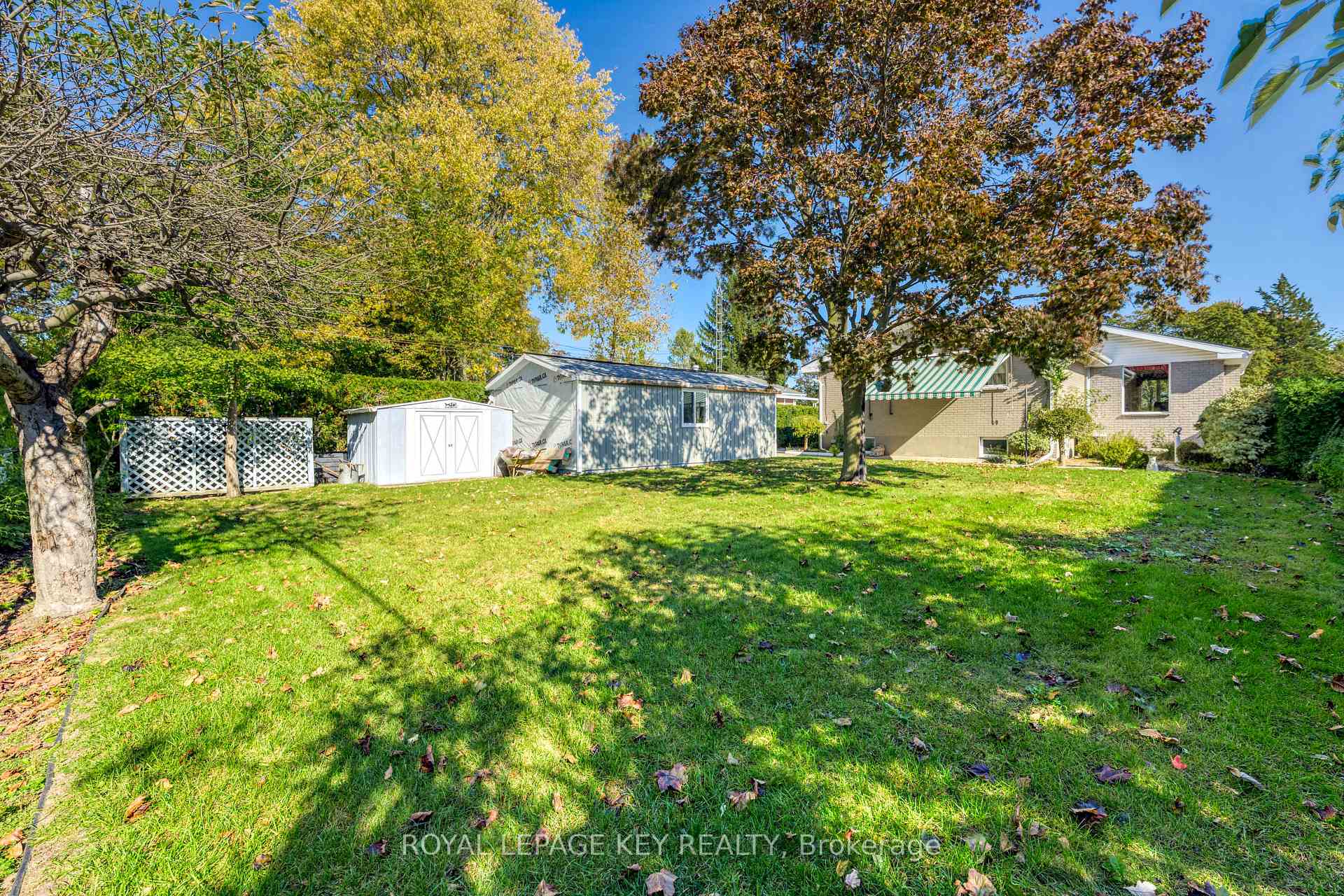 Photo 3 of 997 Hollands Avenue, Sarnia — HOMEH