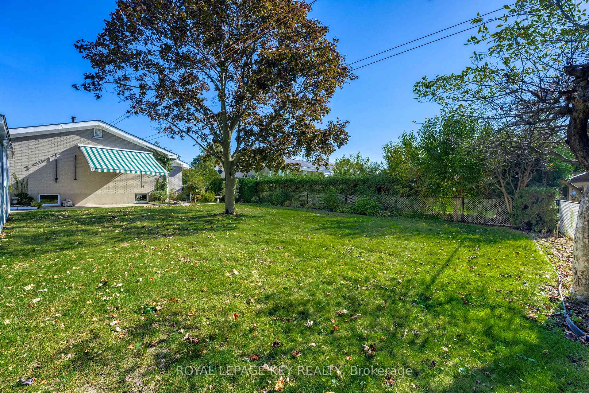 Photo 4 of 997 Hollands Avenue, Sarnia — HOMEH