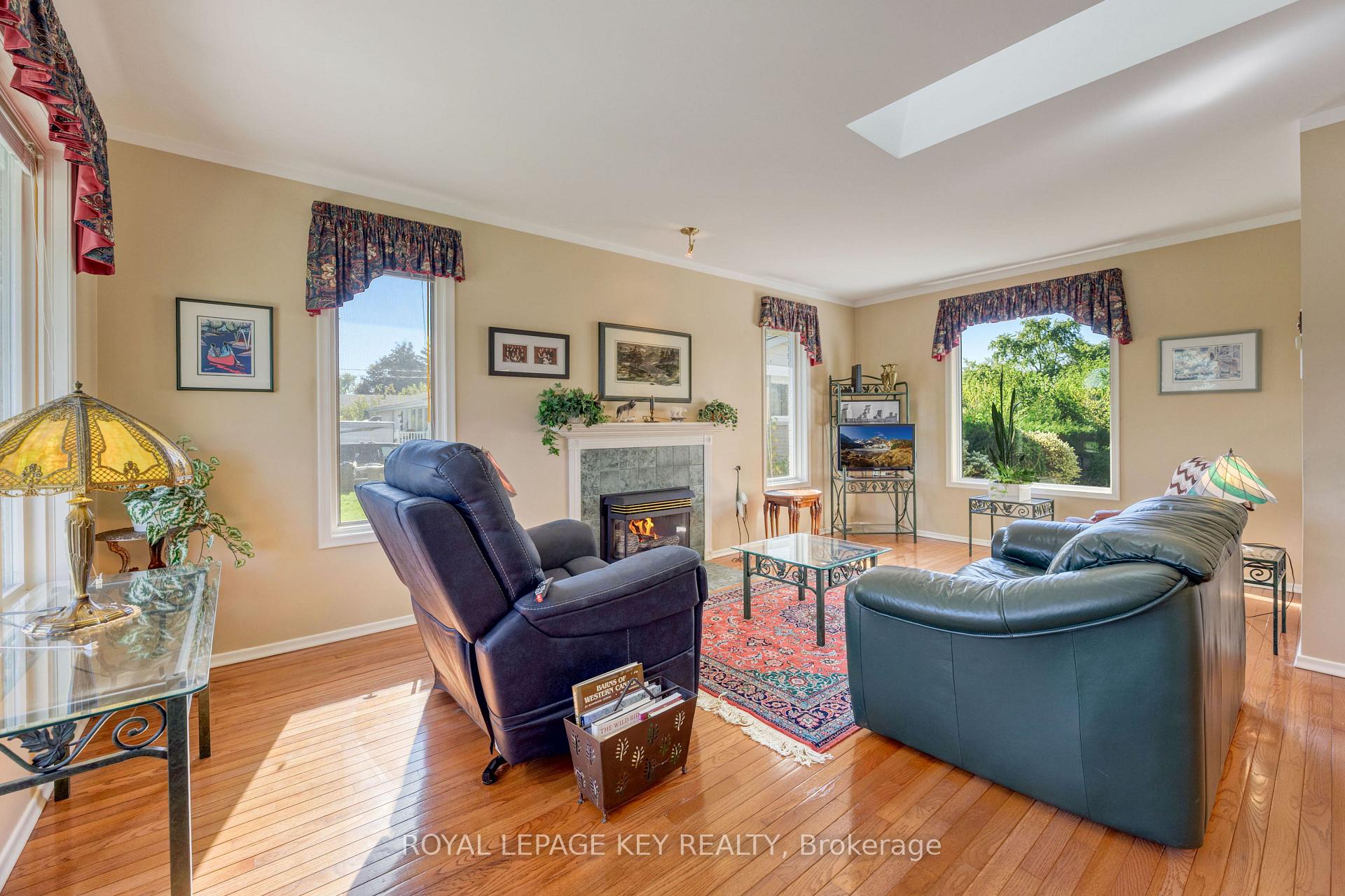 Photo 6 of 997 Hollands Avenue, Sarnia — HOMEH