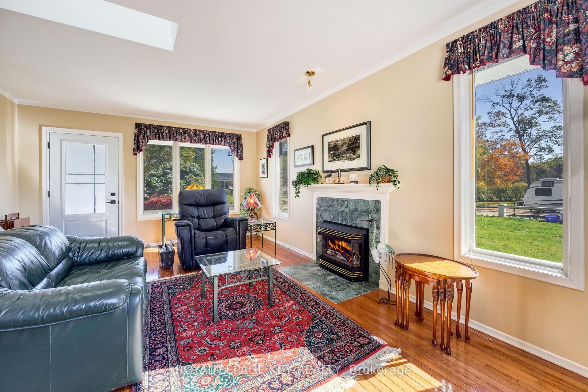 Photo 9 of 997 Hollands Avenue, Sarnia — HOMEH