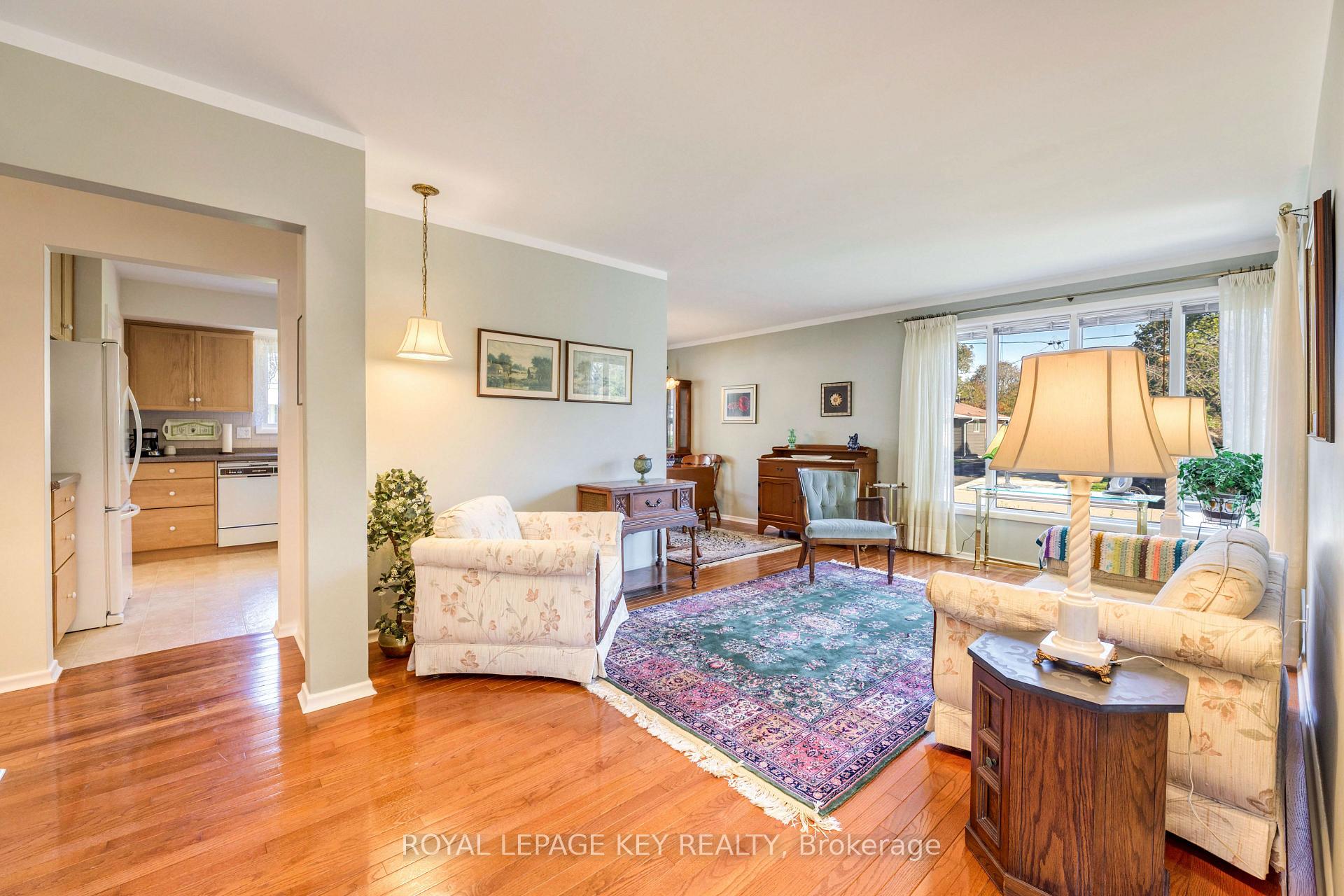 Photo 10 of 997 Hollands Avenue, Sarnia — HOMEH