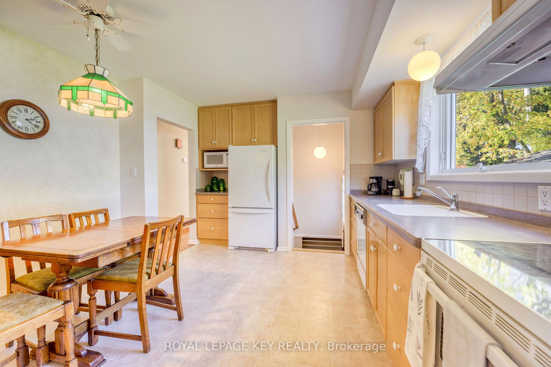 Photo 17 of 997 Hollands Avenue, Sarnia — HOMEH