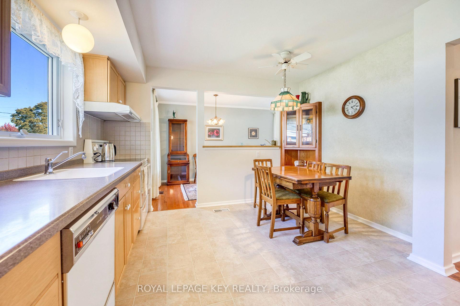 Photo 18 of 997 Hollands Avenue, Sarnia — HOMEH