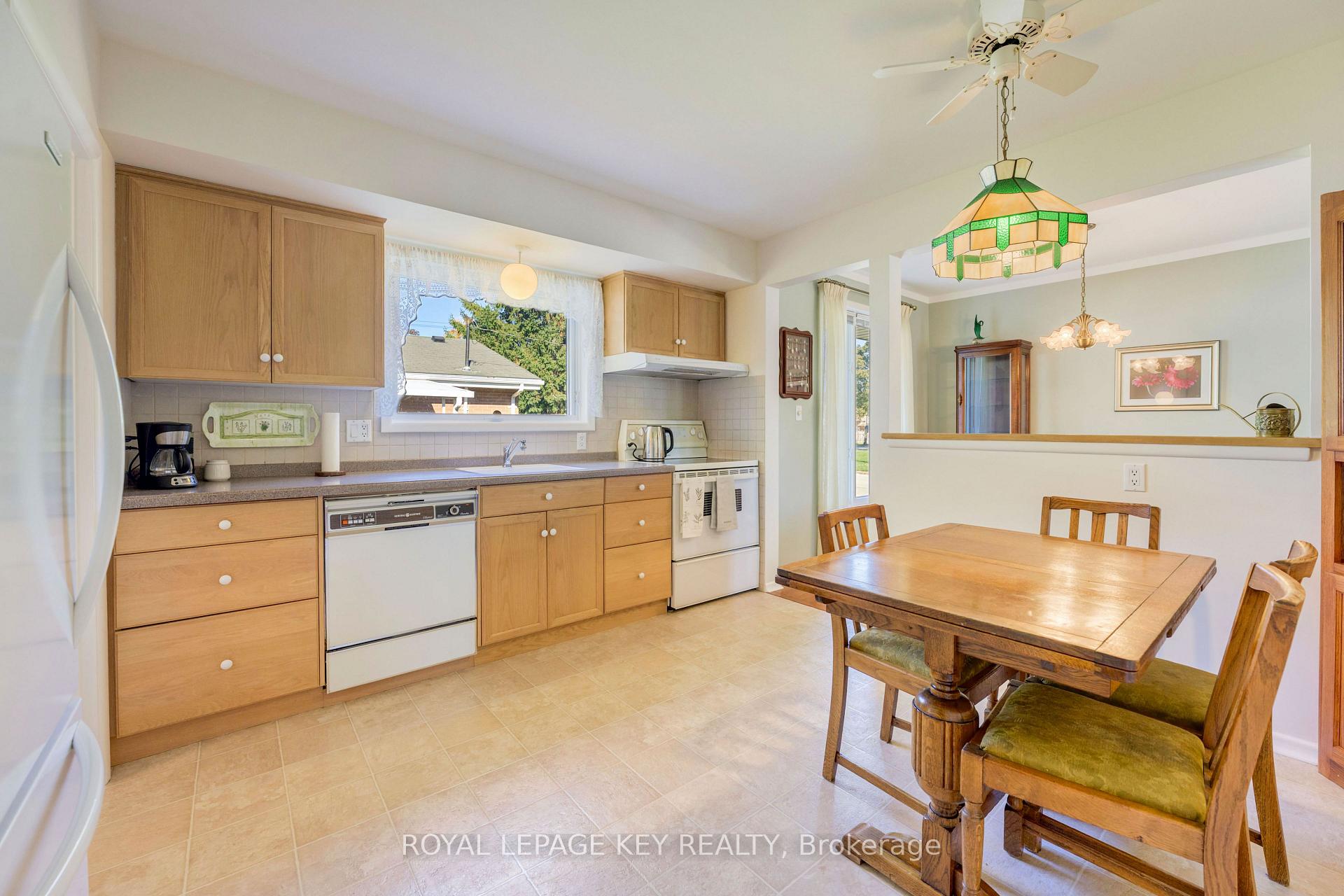 Photo 19 of 997 Hollands Avenue, Sarnia — HOMEH