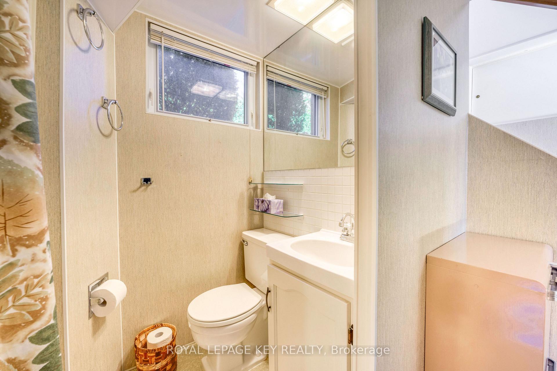 Photo 33 of 997 Hollands Avenue, Sarnia — HOMEH