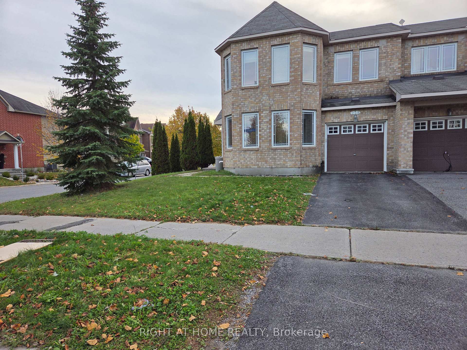 Photo of 229 Leamington Way