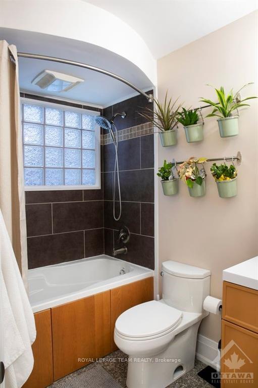 Photo 15 of Unit A, 2219 Melfort Street, Ottawa, Hawthorne Meadows — HOMEH
