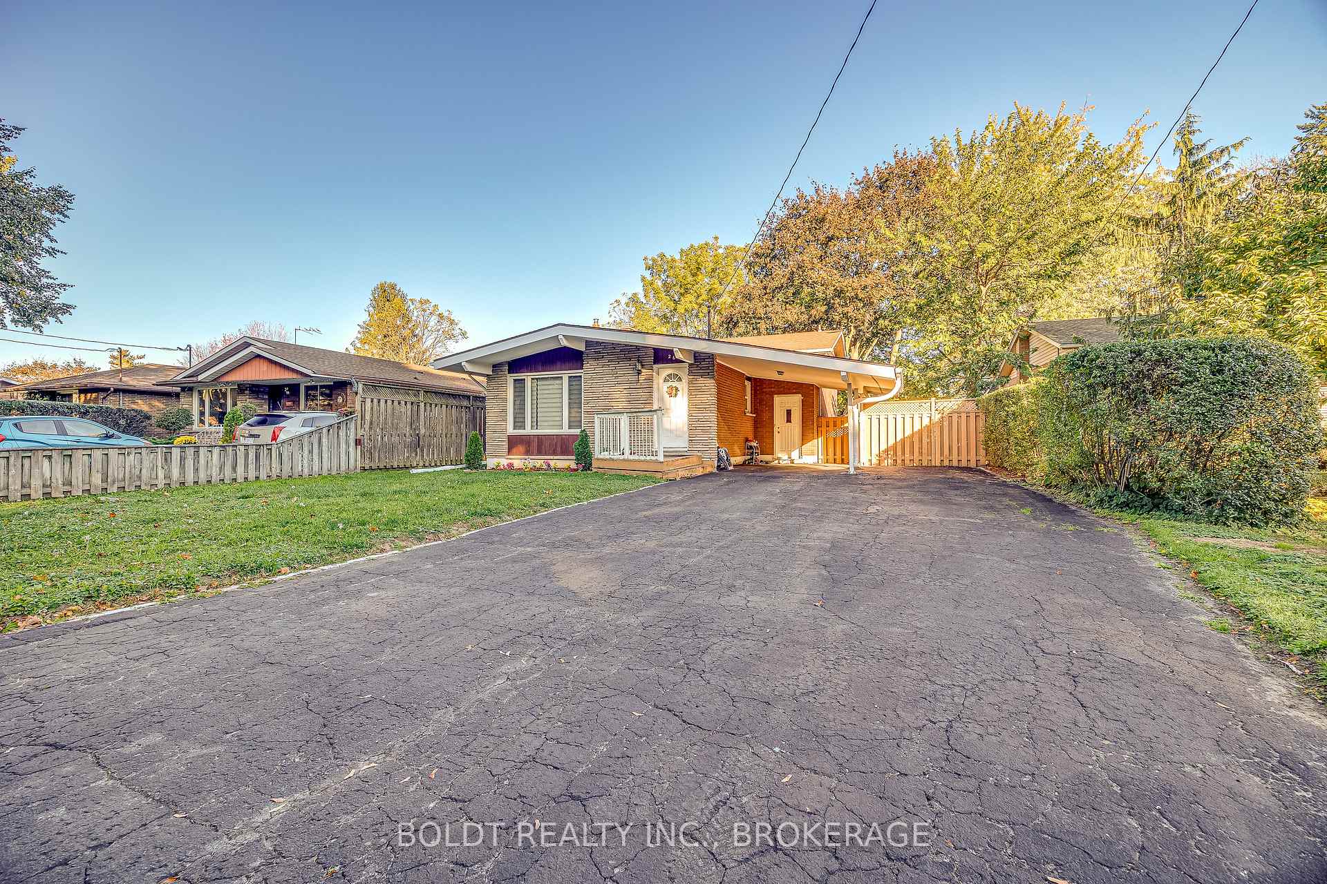 Photo 1 of 26 Leaside Drive, St. Catharines, Carlton/Bunting — HOMEH