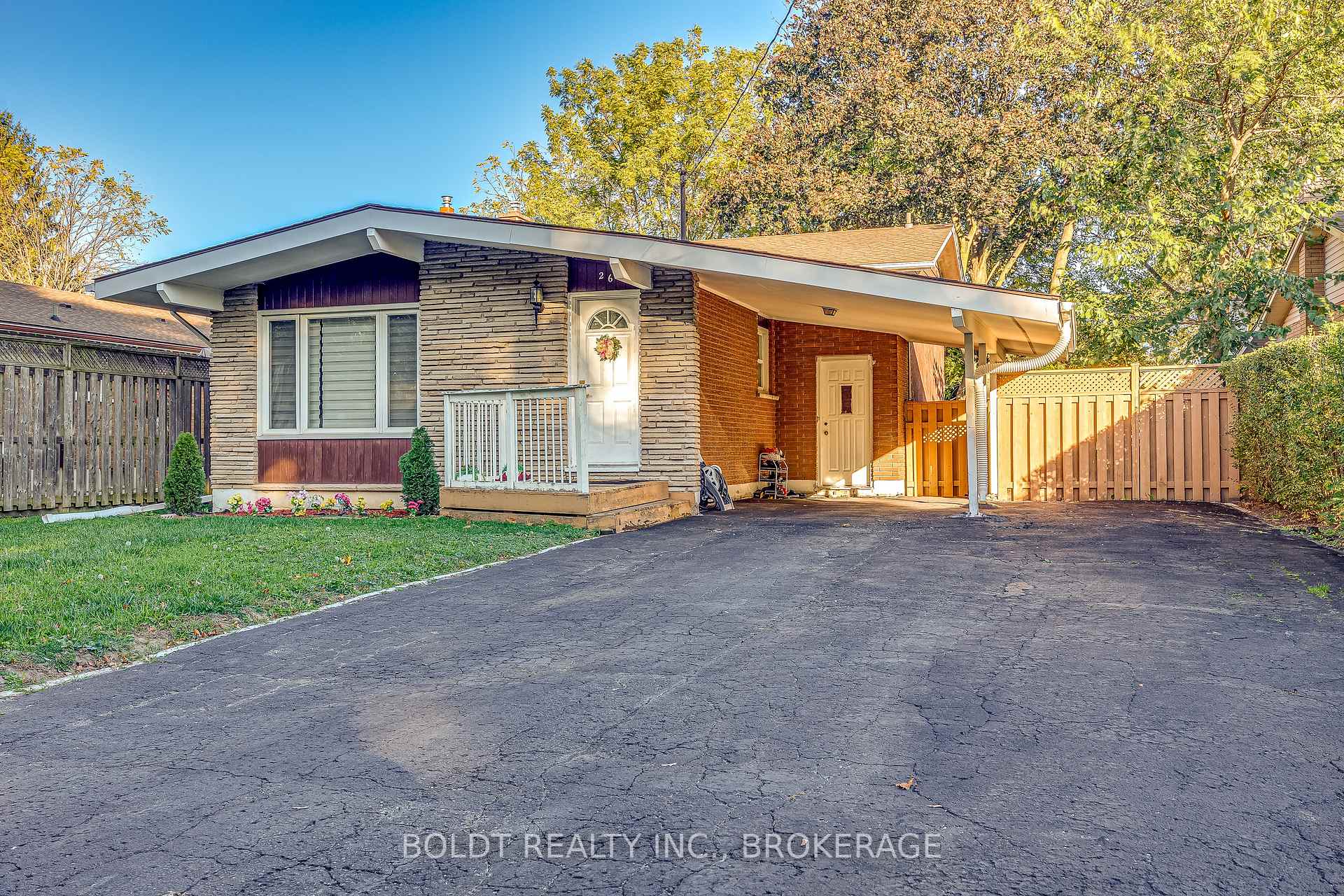 Photo 2 of 26 Leaside Drive, St. Catharines, Carlton/Bunting — HOMEH