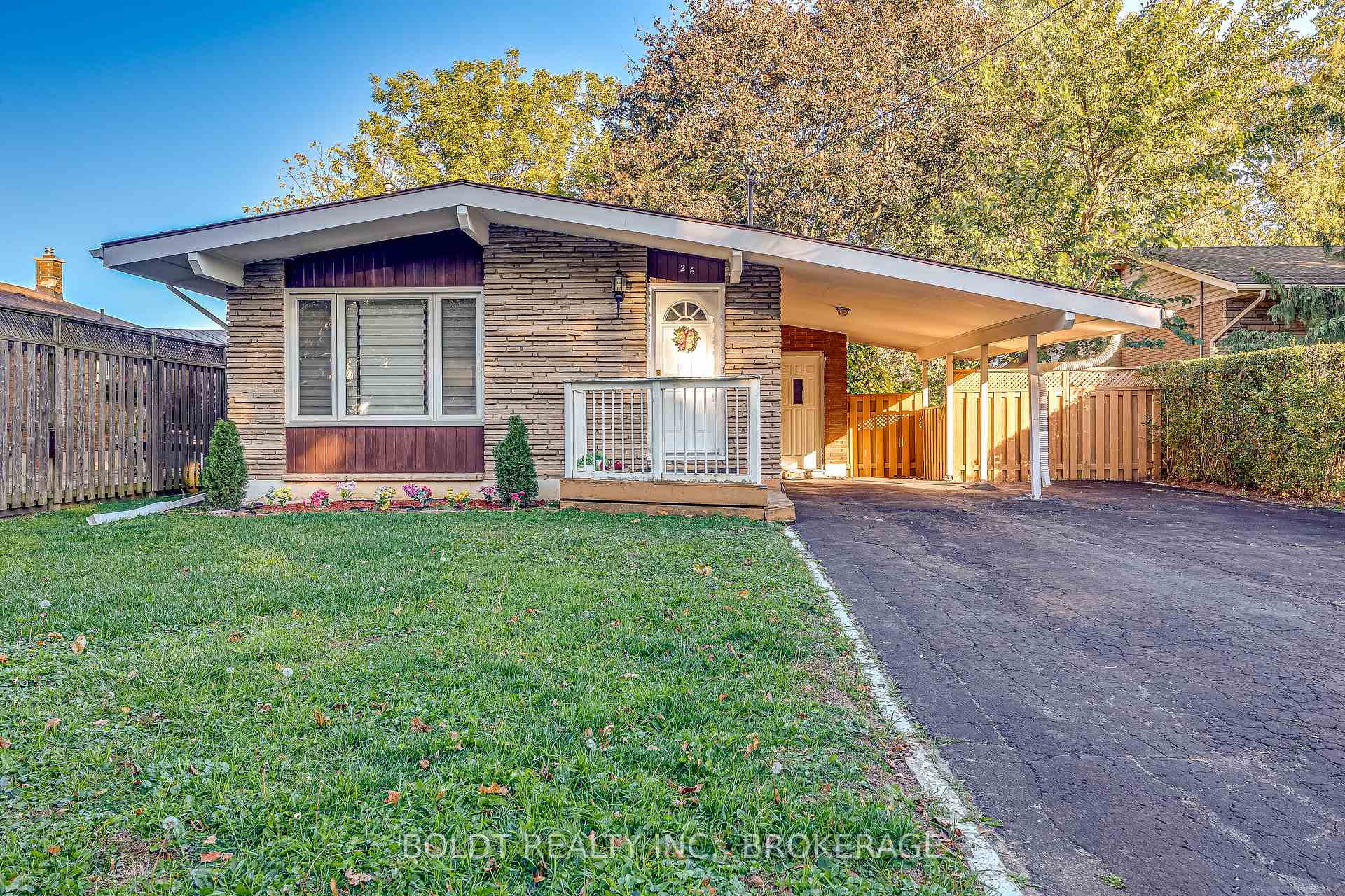 Photo 3 of 26 Leaside Drive, St. Catharines, Carlton/Bunting — HOMEH