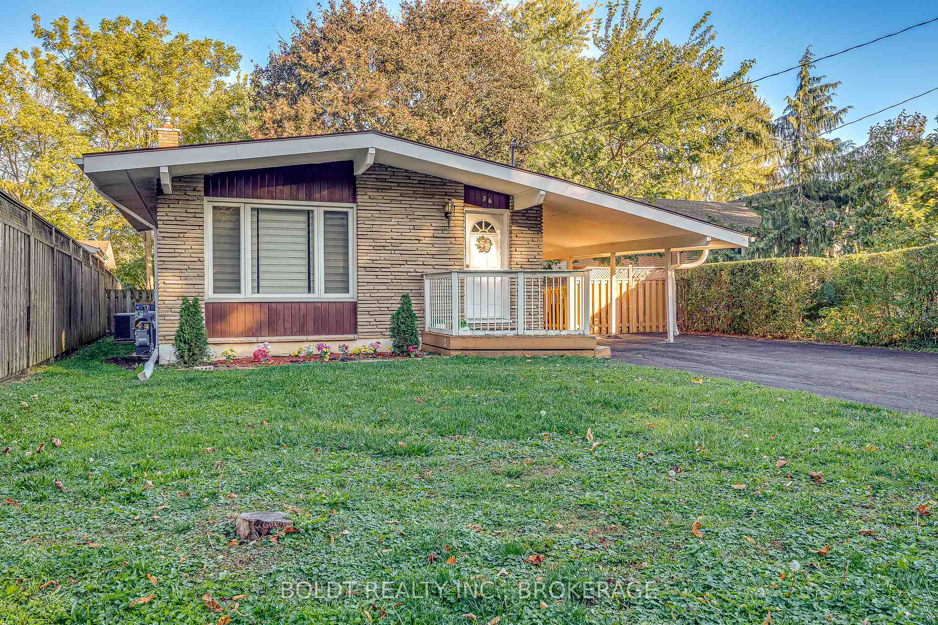 Photo 4 of 26 Leaside Drive, St. Catharines, Carlton/Bunting — HOMEH