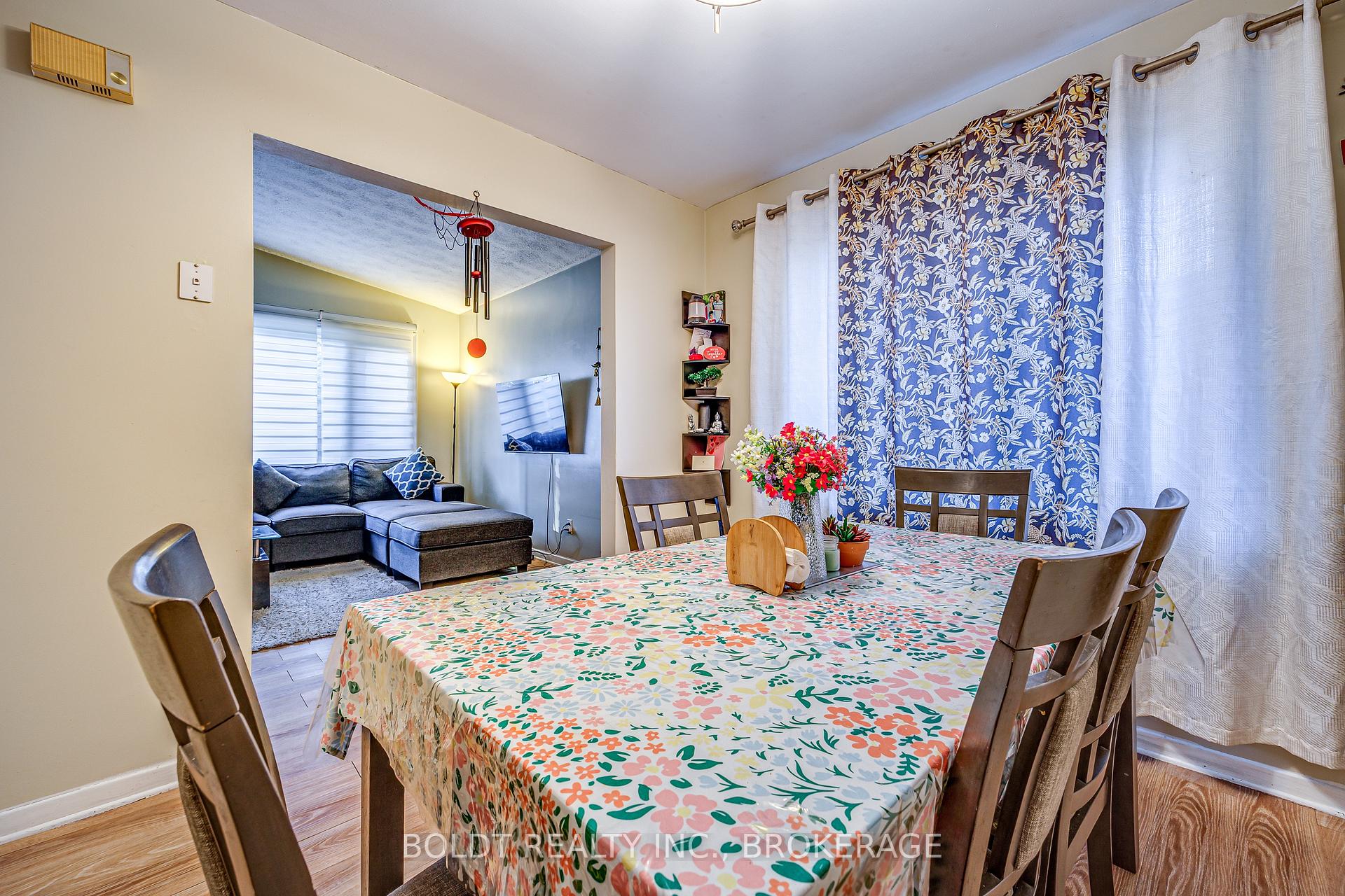 Photo 8 of 26 Leaside Drive, St. Catharines, Carlton/Bunting — HOMEH
