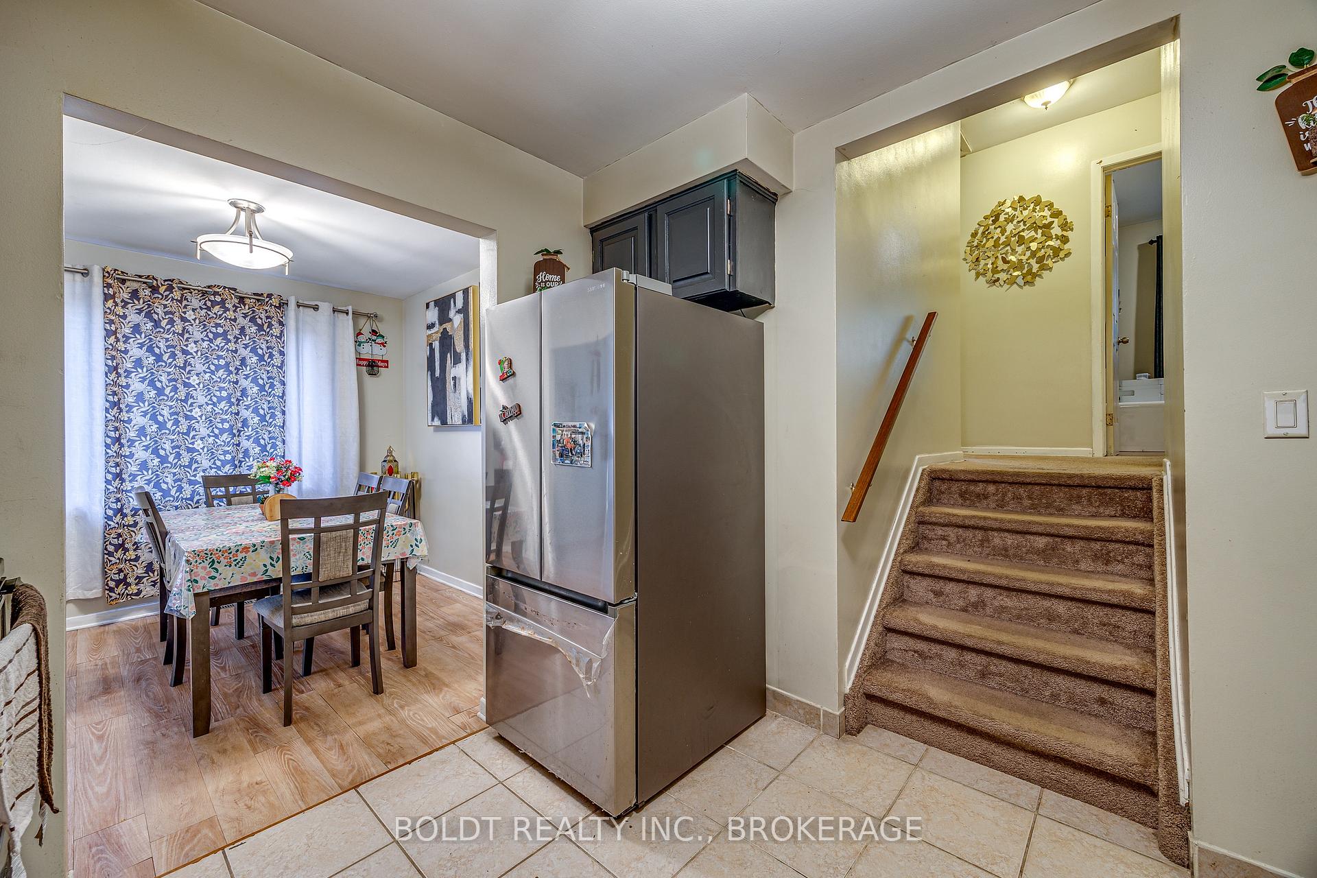 Photo 10 of 26 Leaside Drive, St. Catharines, Carlton/Bunting — HOMEH