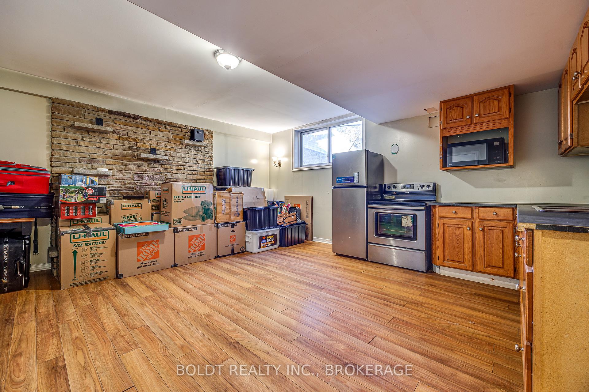 Photo 18 of 26 Leaside Drive, St. Catharines, Carlton/Bunting — HOMEH