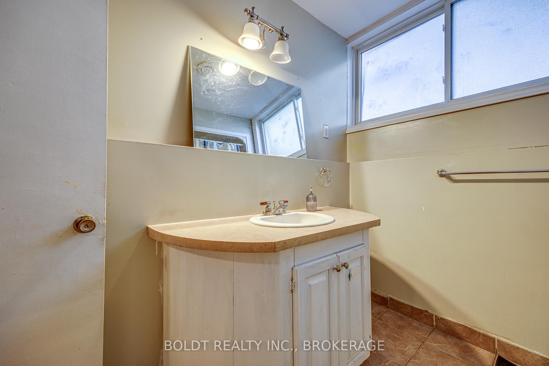 Photo 21 of 26 Leaside Drive, St. Catharines, Carlton/Bunting — HOMEH