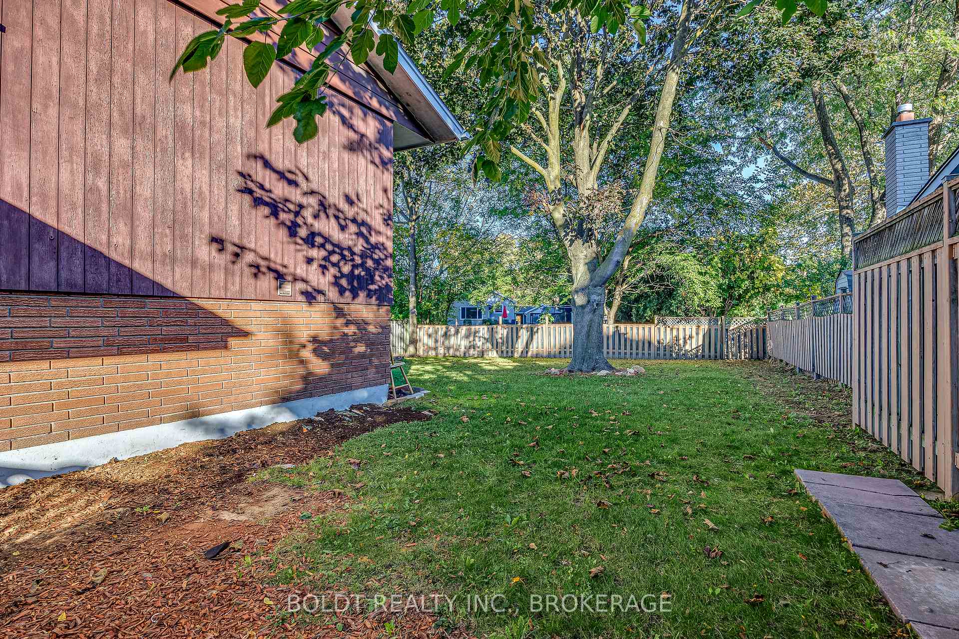 Photo 25 of 26 Leaside Drive, St. Catharines, Carlton/Bunting — HOMEH