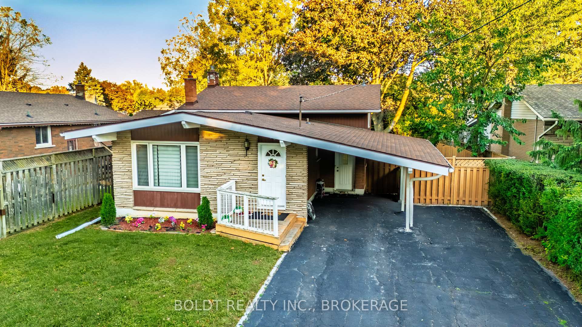 Photo 29 of 26 Leaside Drive, St. Catharines, Carlton/Bunting — HOMEH