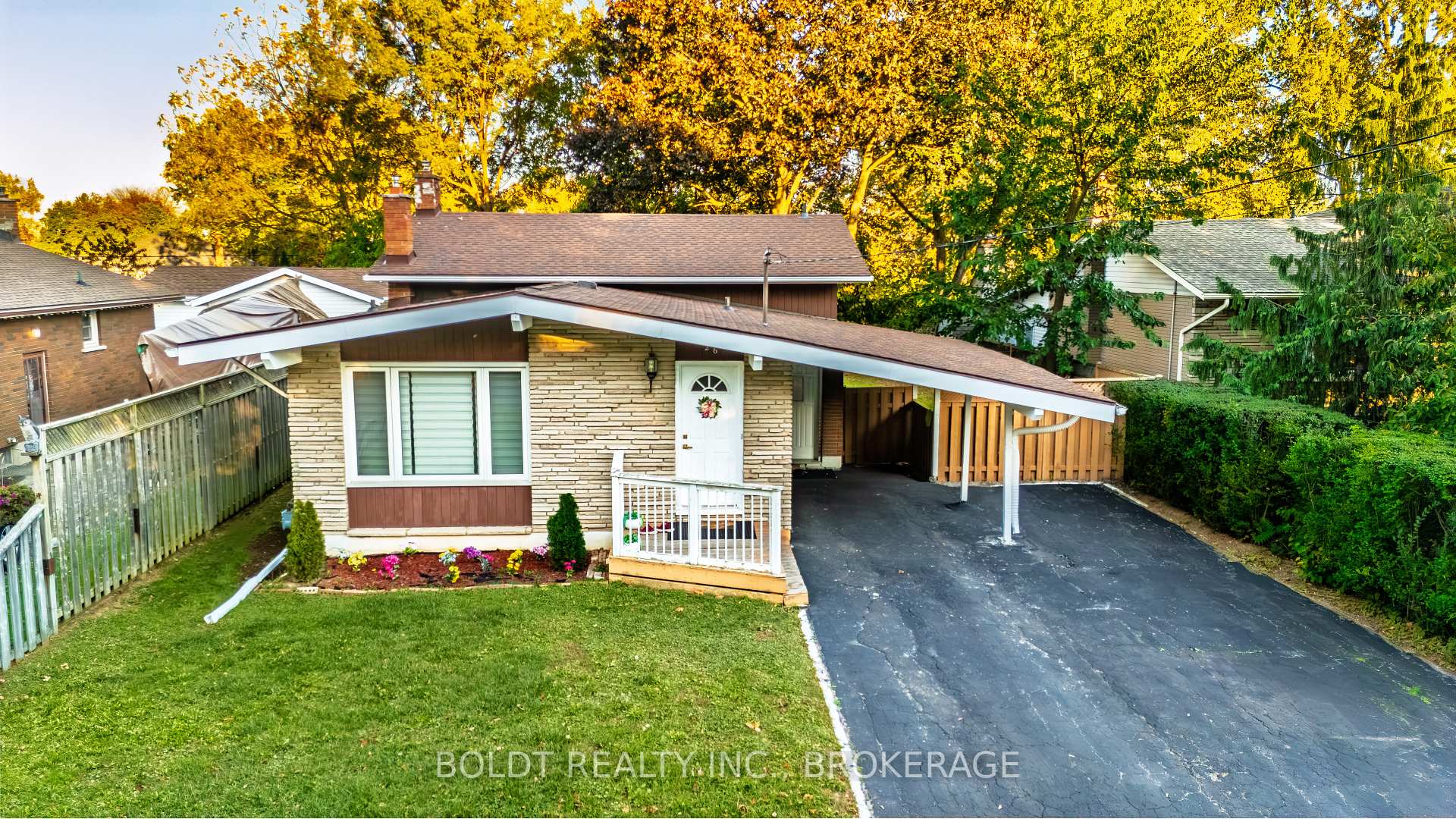 Photo 30 of 26 Leaside Drive, St. Catharines, Carlton/Bunting — HOMEH