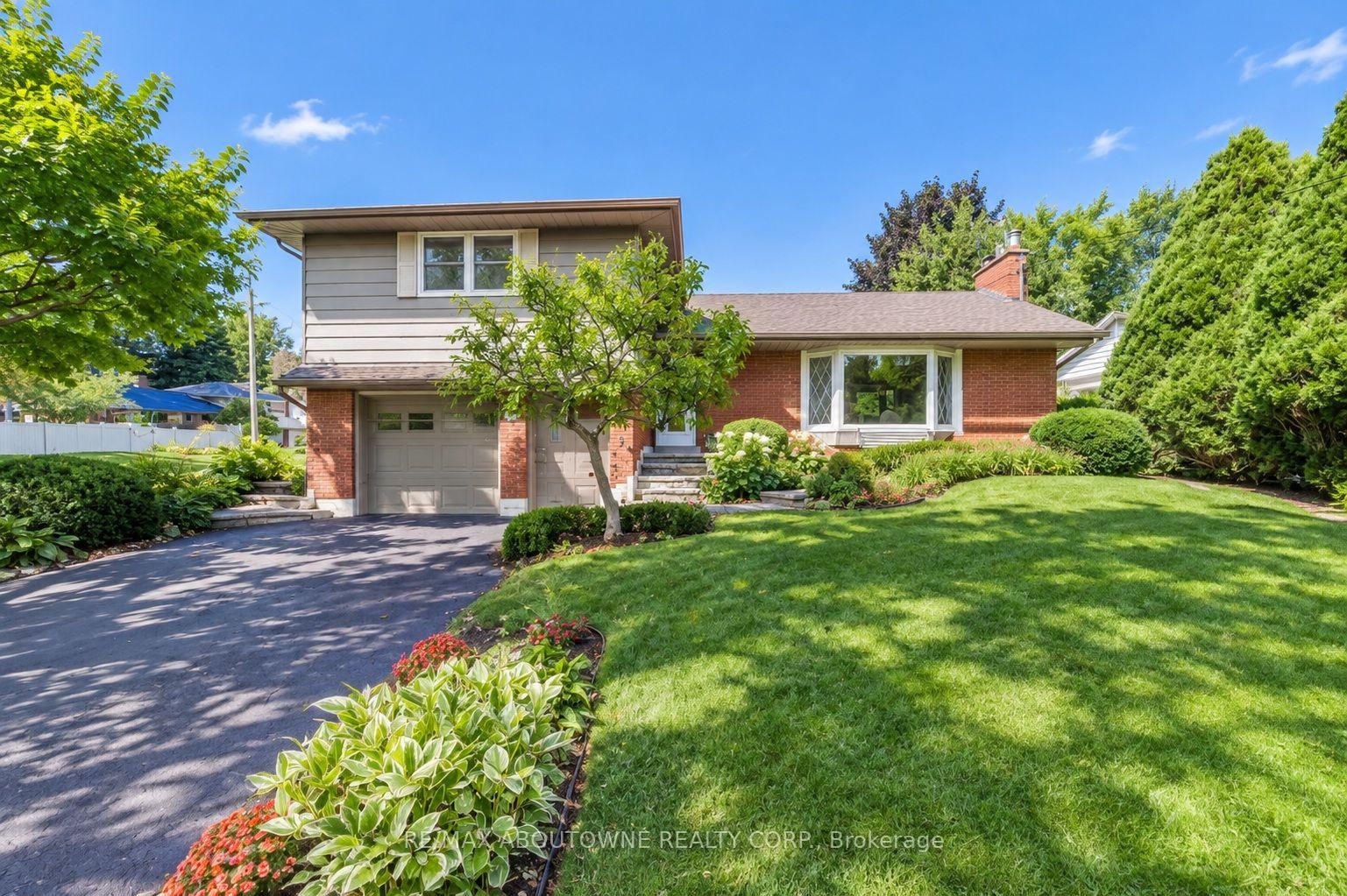 Photo 1 of 3143 South Drive, Burlington, Roseland — HOMEH