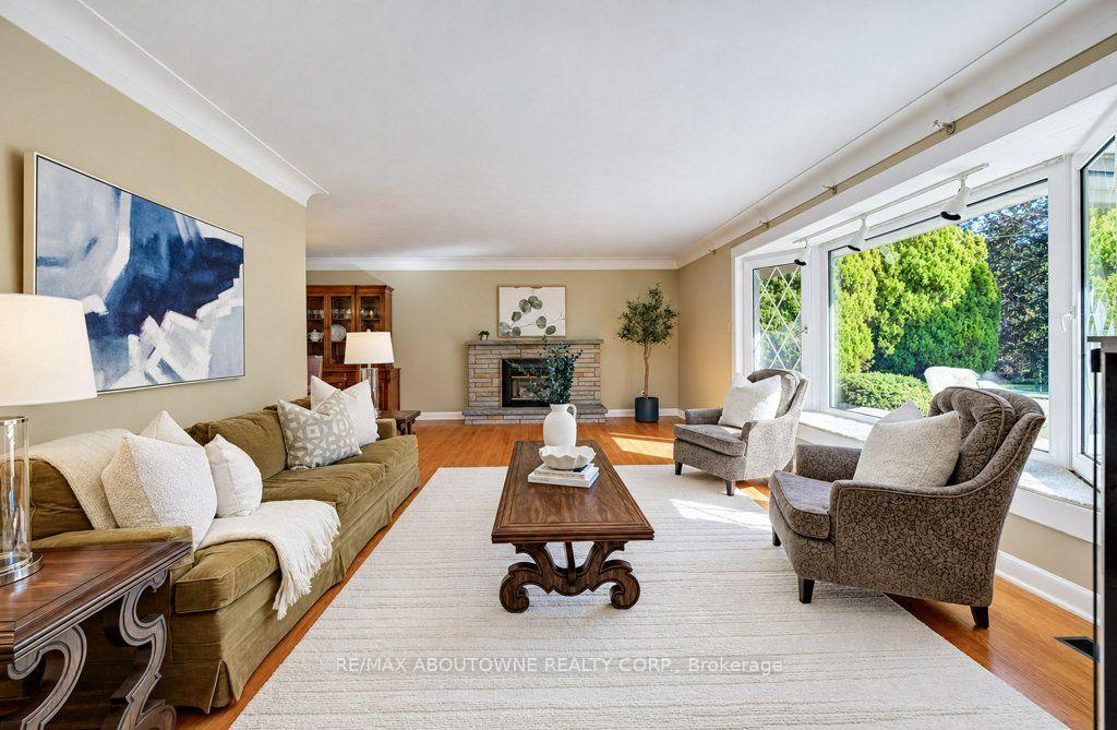 Photo 2 of 3143 South Drive, Burlington, Roseland — HOMEH