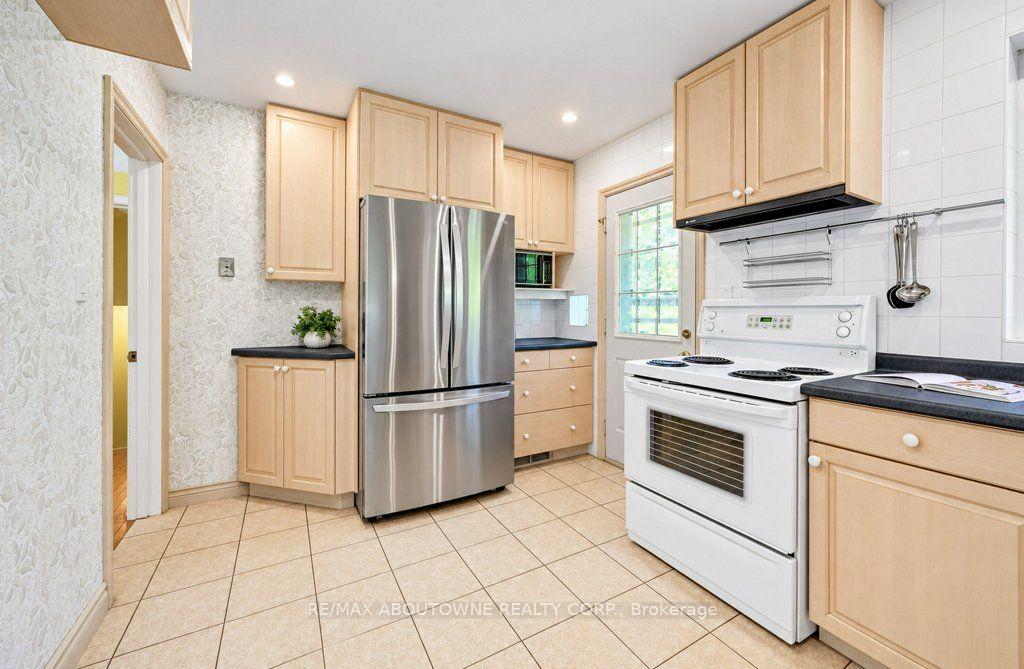 Photo 6 of 3143 South Drive, Burlington, Roseland — HOMEH