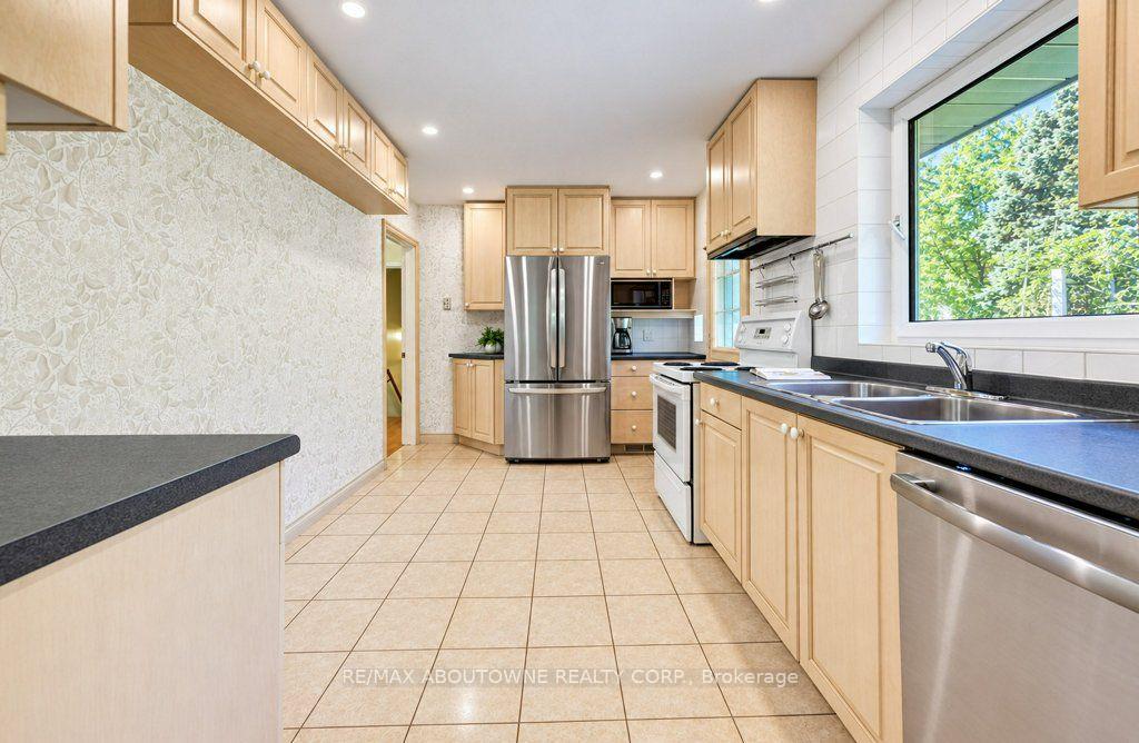 Photo 8 of 3143 South Drive, Burlington, Roseland — HOMEH