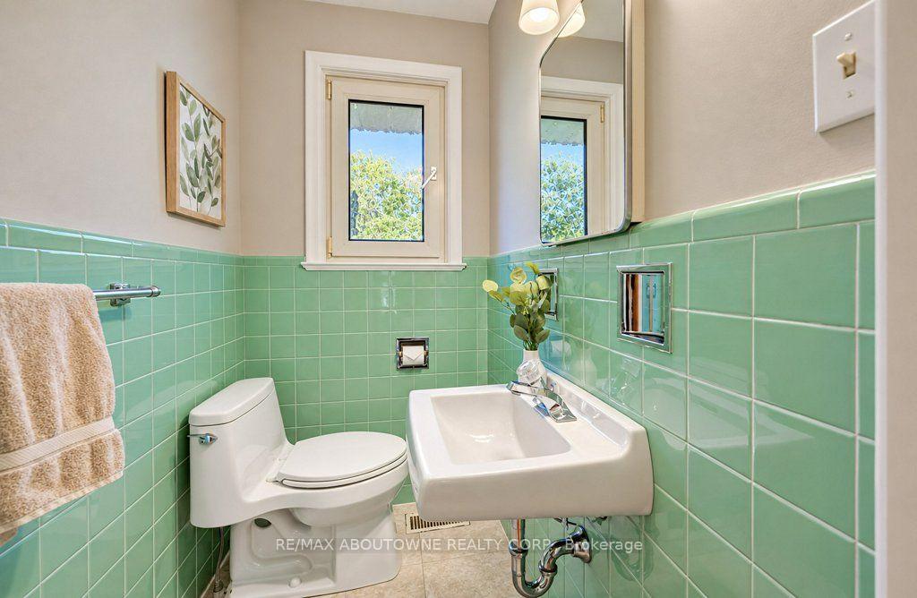 Photo 9 of 3143 South Drive, Burlington, Roseland — HOMEH