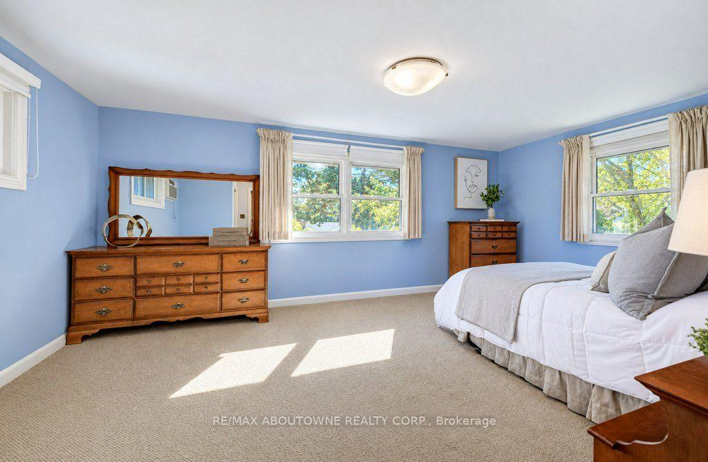 Photo 10 of 3143 South Drive, Burlington, Roseland — HOMEH