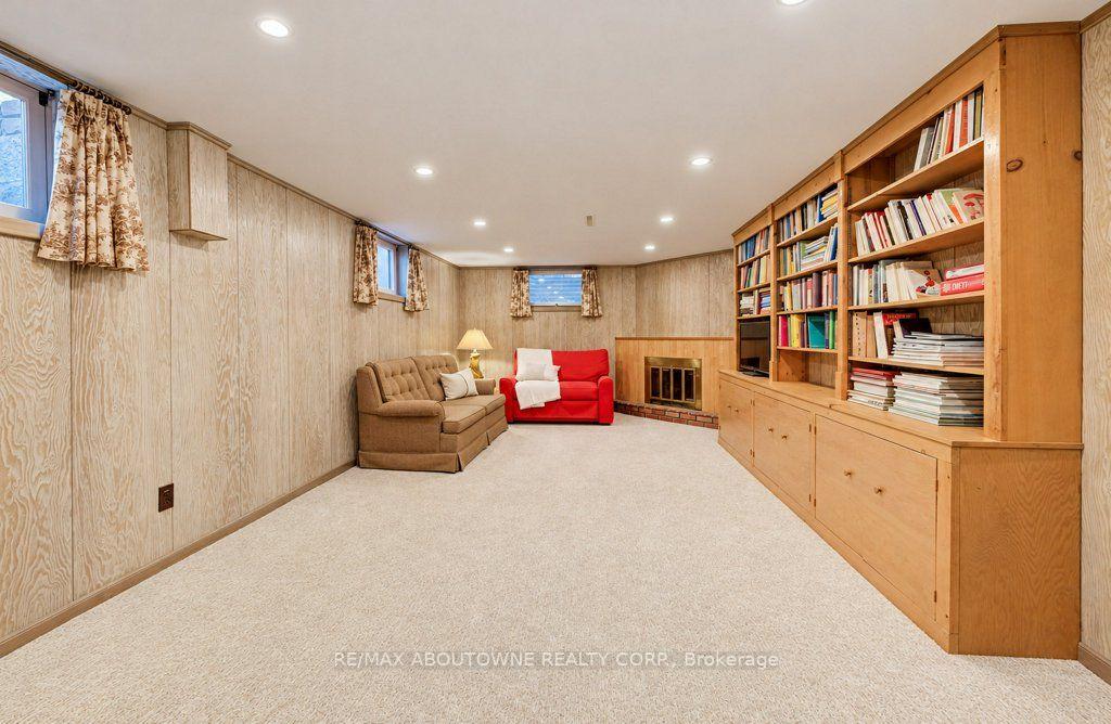 Photo 15 of 3143 South Drive, Burlington, Roseland — HOMEH