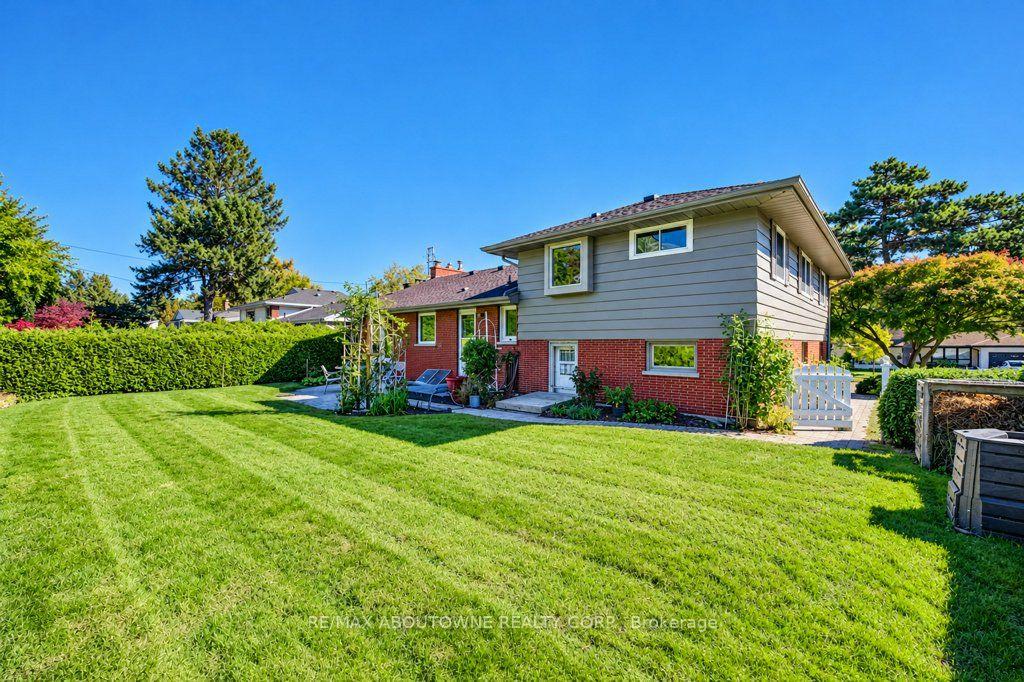 Photo 18 of 3143 South Drive, Burlington, Roseland — HOMEH