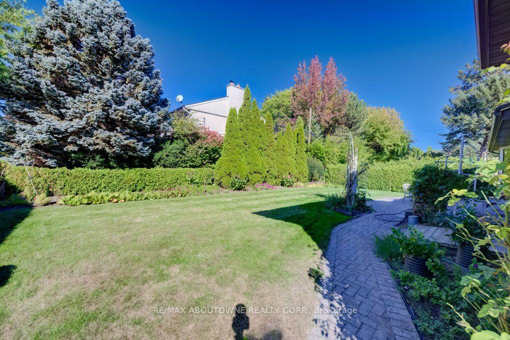Photo 21 of 3143 South Drive, Burlington, Roseland — HOMEH