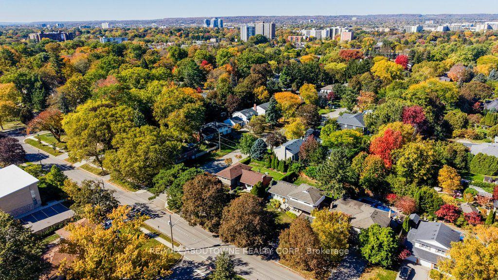 Photo 23 of 3143 South Drive, Burlington, Roseland — HOMEH