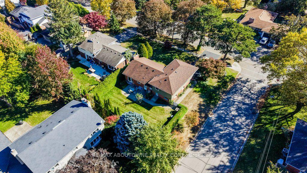 Photo 24 of 3143 South Drive, Burlington, Roseland — HOMEH