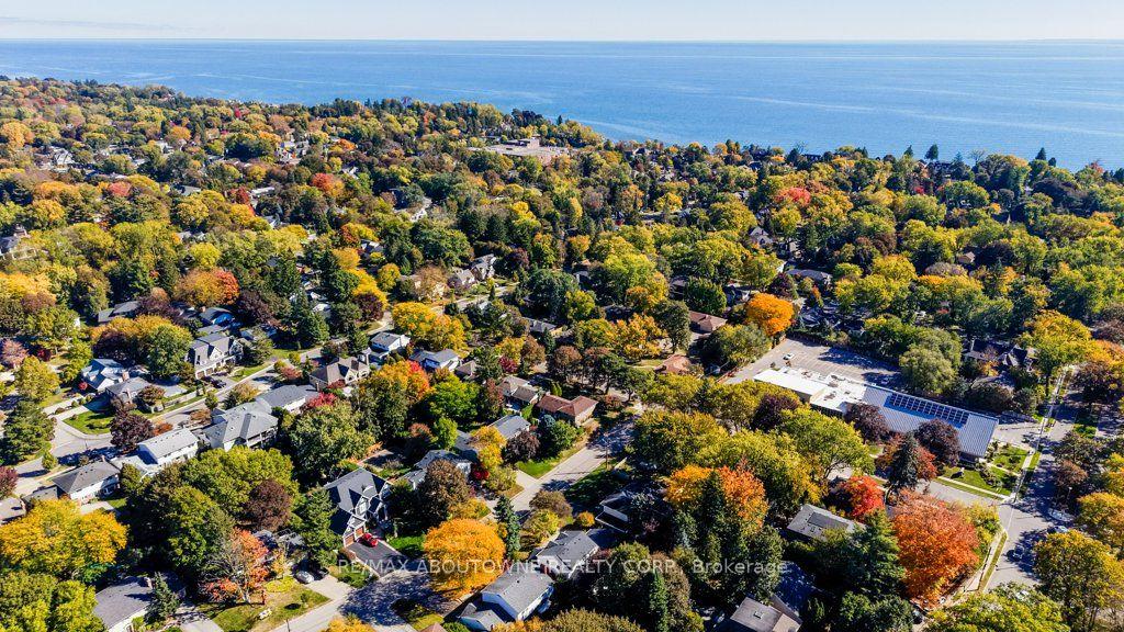 Photo 25 of 3143 South Drive, Burlington, Roseland — HOMEH