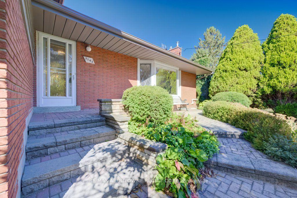 Photo 26 of 3143 South Drive, Burlington, Roseland — HOMEH