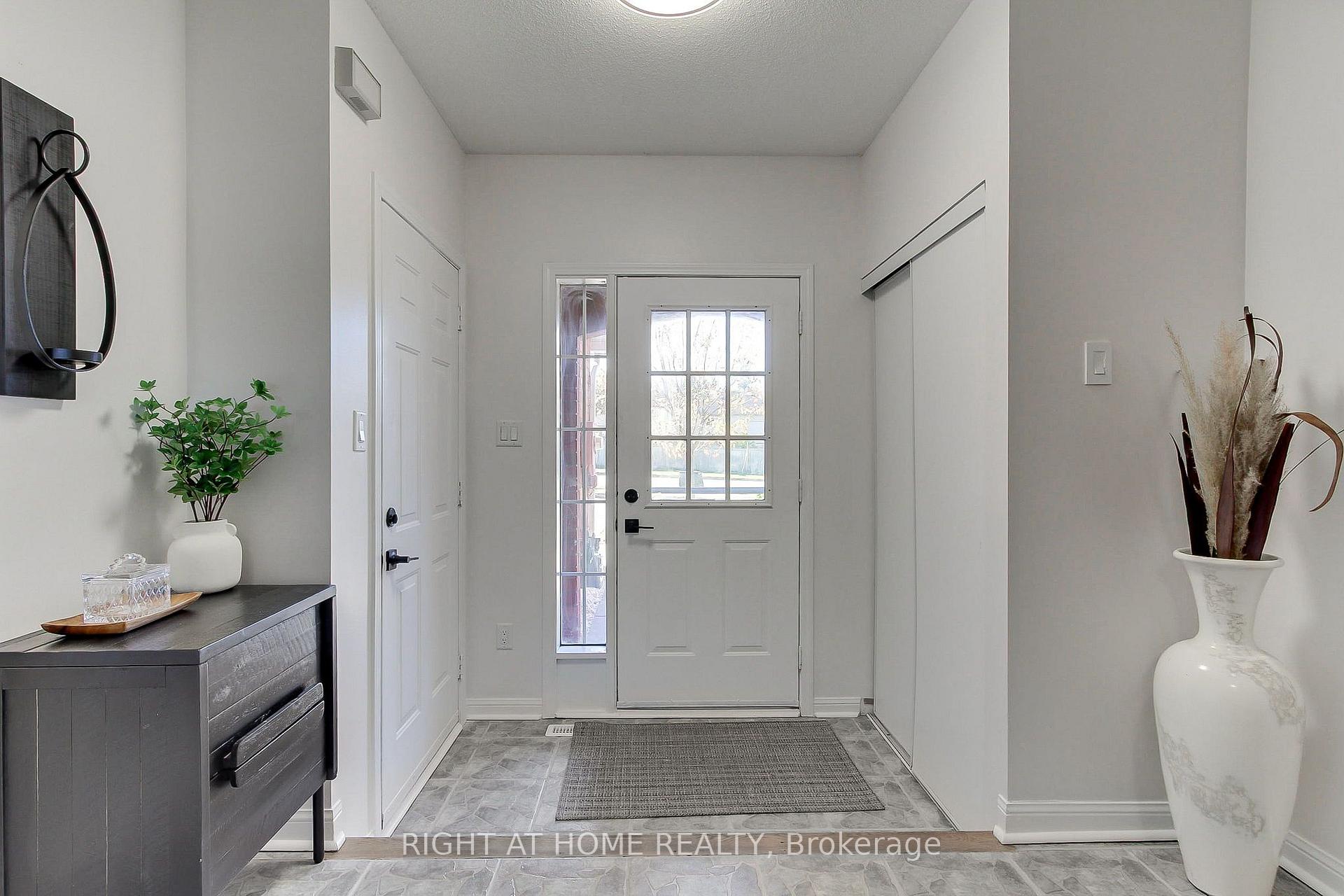 Photo 3 of 371 Ferndale Drive, Barrie, Ardagh — HOMEH