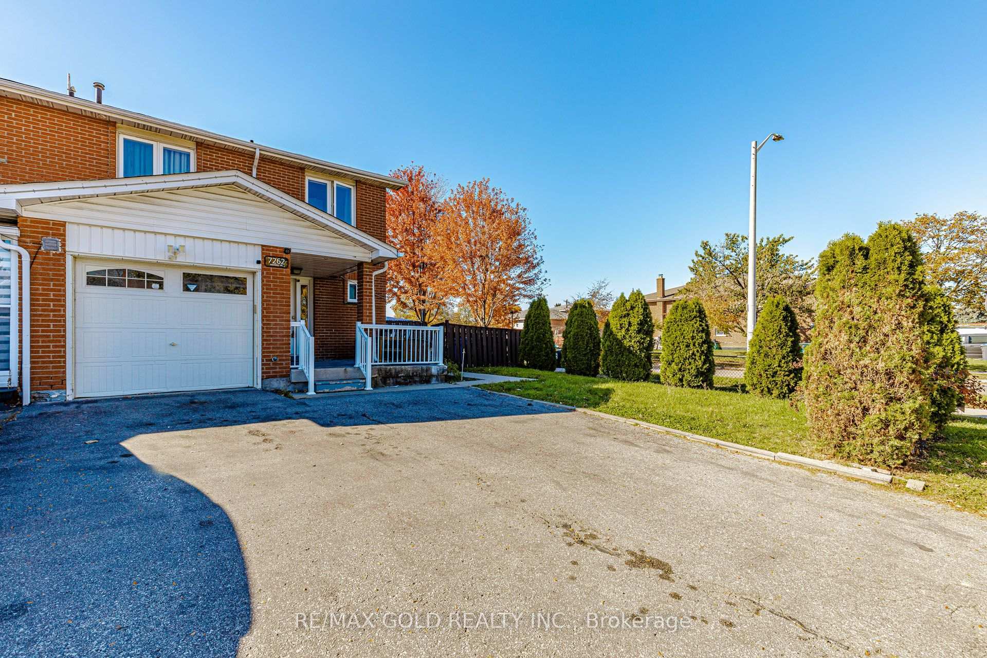 Photo 3 of 7262 Sigsbee Drive, Mississauga, Malton — HOMEH