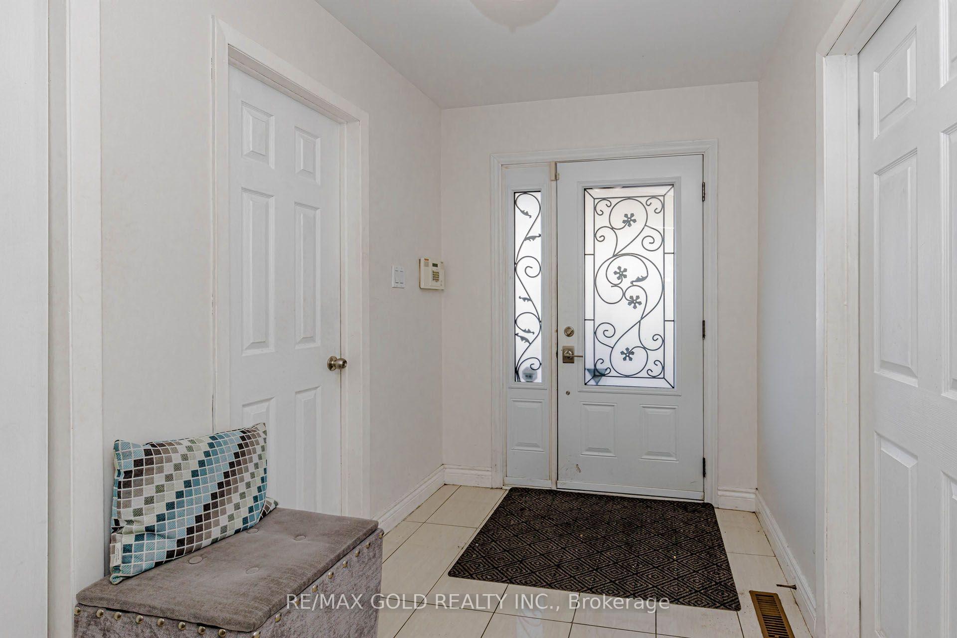 Photo 4 of 7262 Sigsbee Drive, Mississauga, Malton — HOMEH